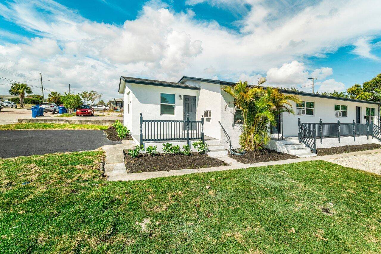 Riviera Beach, FL 33404,1122 W 28th ST 1