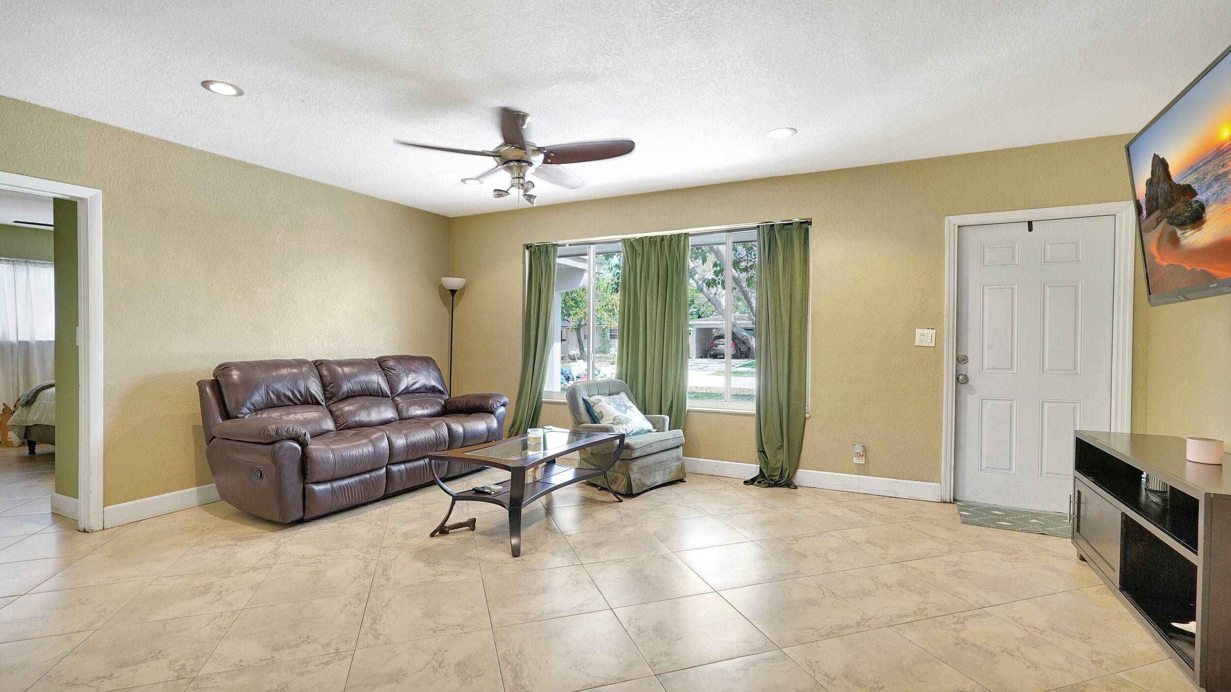 Pembroke Pines, FL 33023,710 SW 69th TER