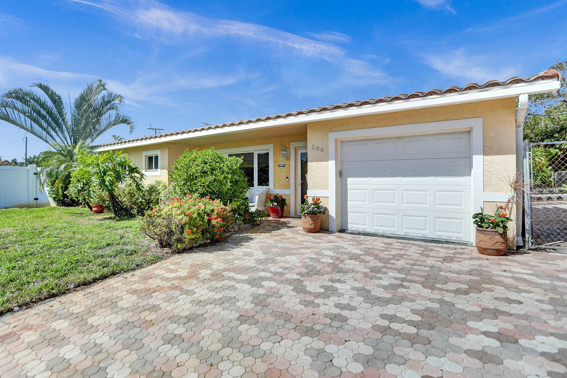 Deerfield Beach, FL 33441,300 SE 2nd CT