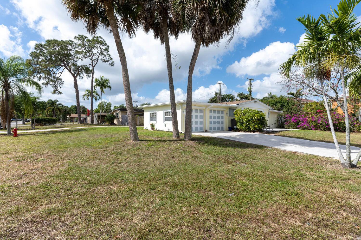 West Palm Beach, FL 33413,949 Sarazen DR