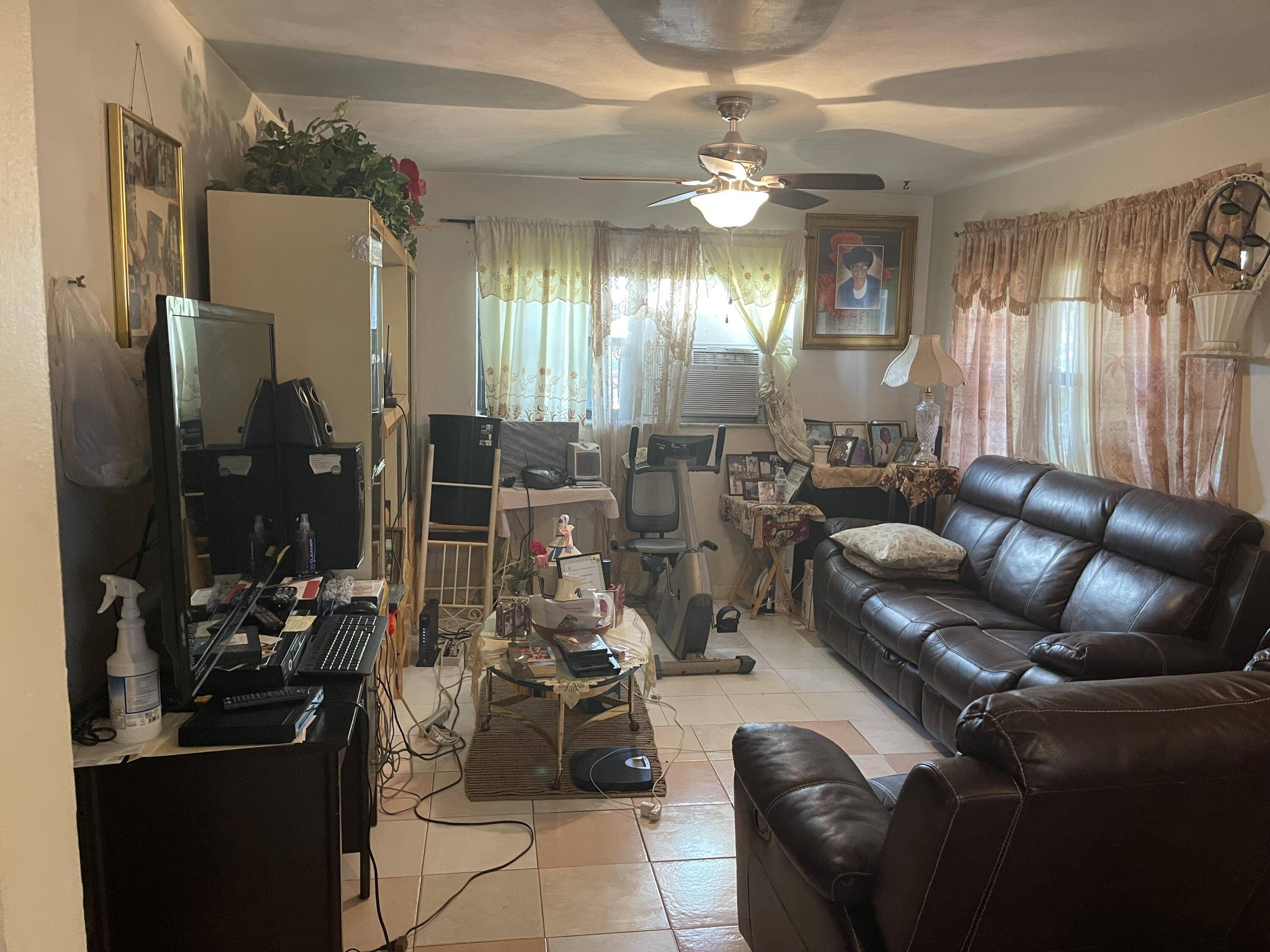 Boynton Beach, FL 33435,412 NE 2nd ST