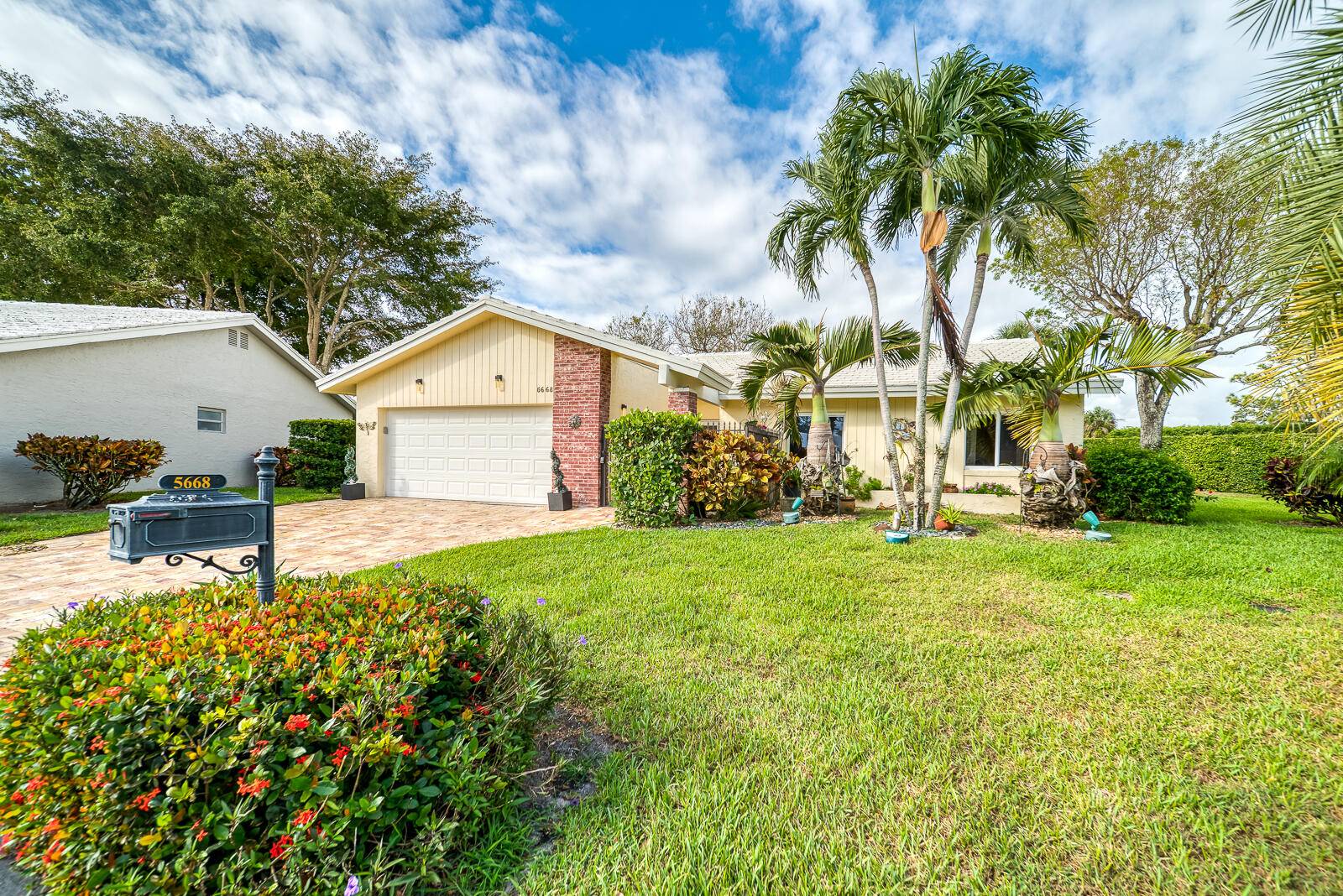 Boca Raton, FL 33433,5668 Pinecrest CIR