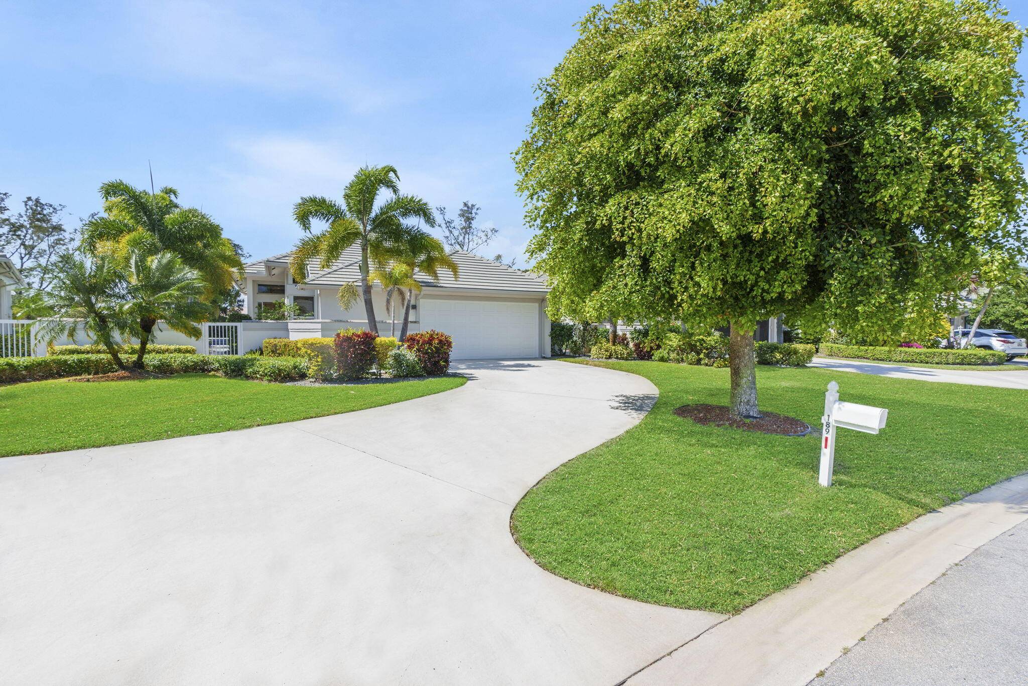 Atlantis, FL 33462,189 Orange Tree DR