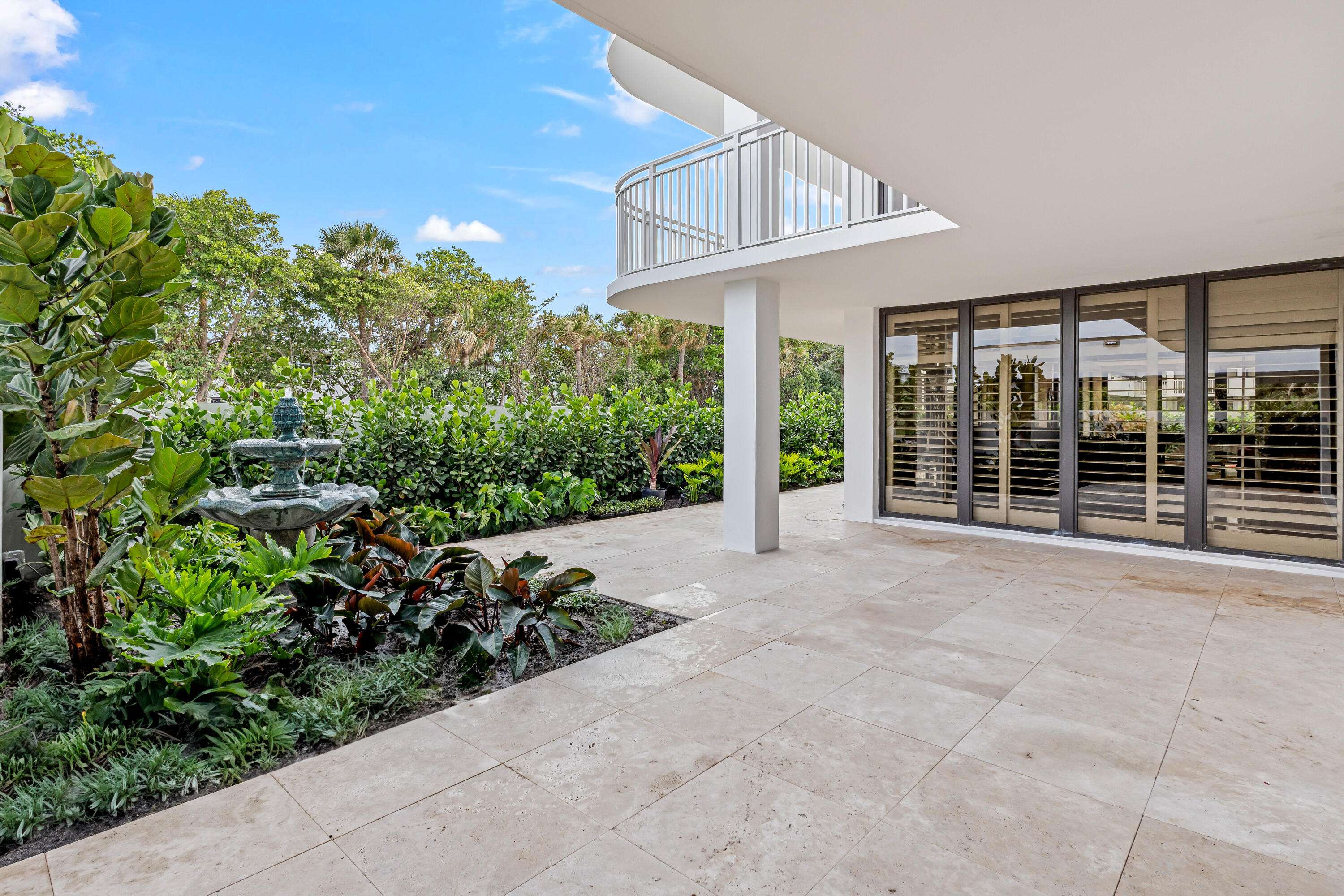 Palm Beach, FL 33480,2580 S Ocean BLVD 1c1