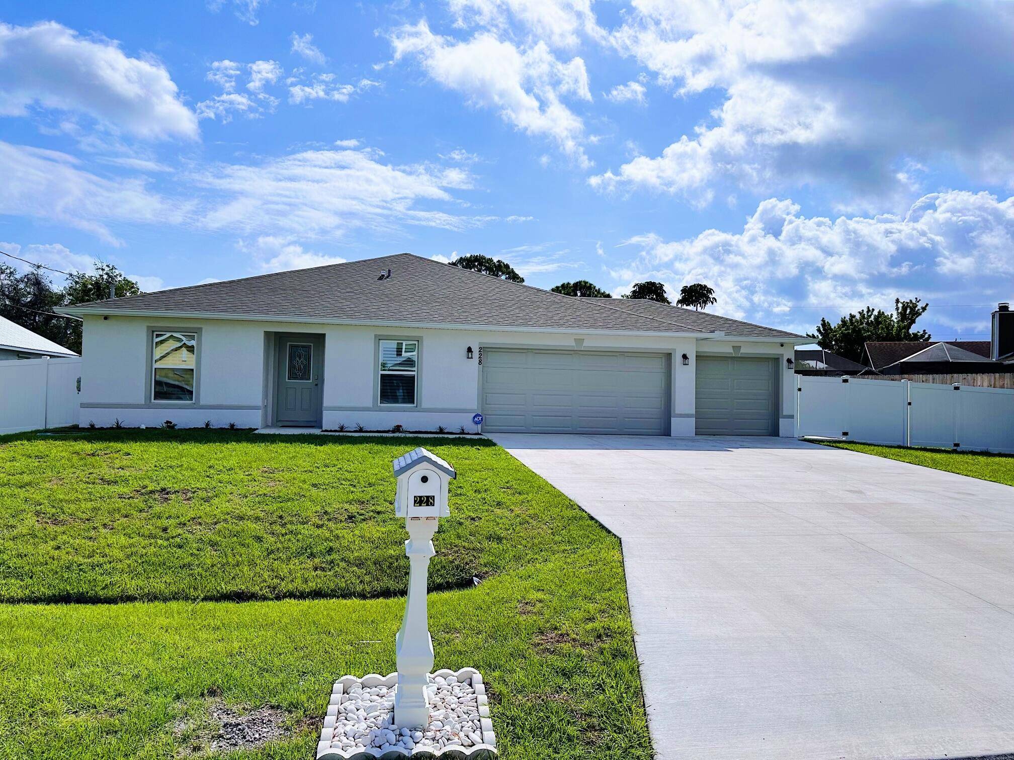 Port Saint Lucie, FL 34984,228 SE Sims CIR