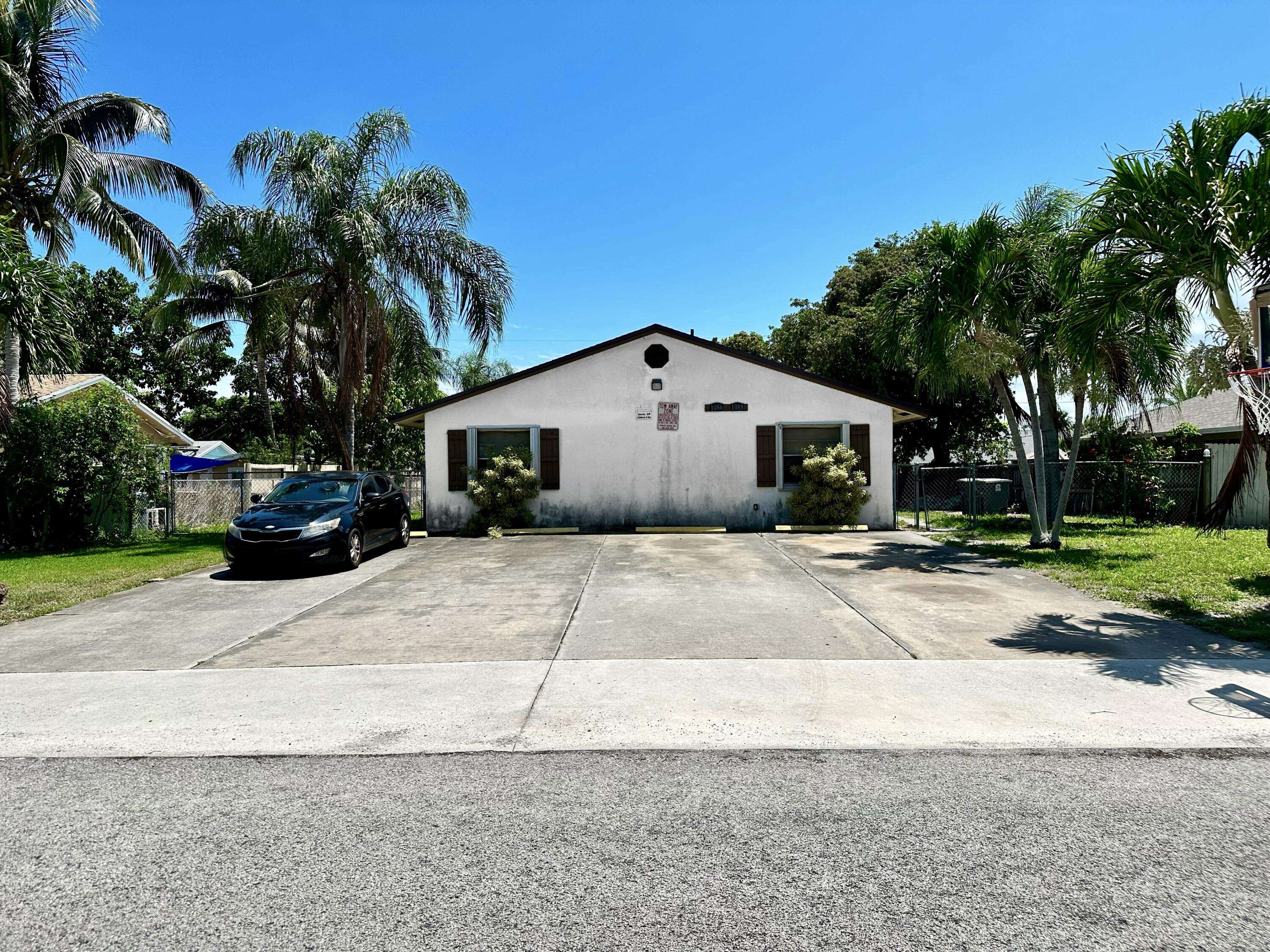 Lake Worth, FL 33462,1086 Oleander RD