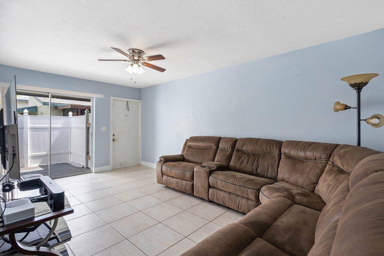 Pompano Beach, FL 33064,3001 NW 4th TER 183