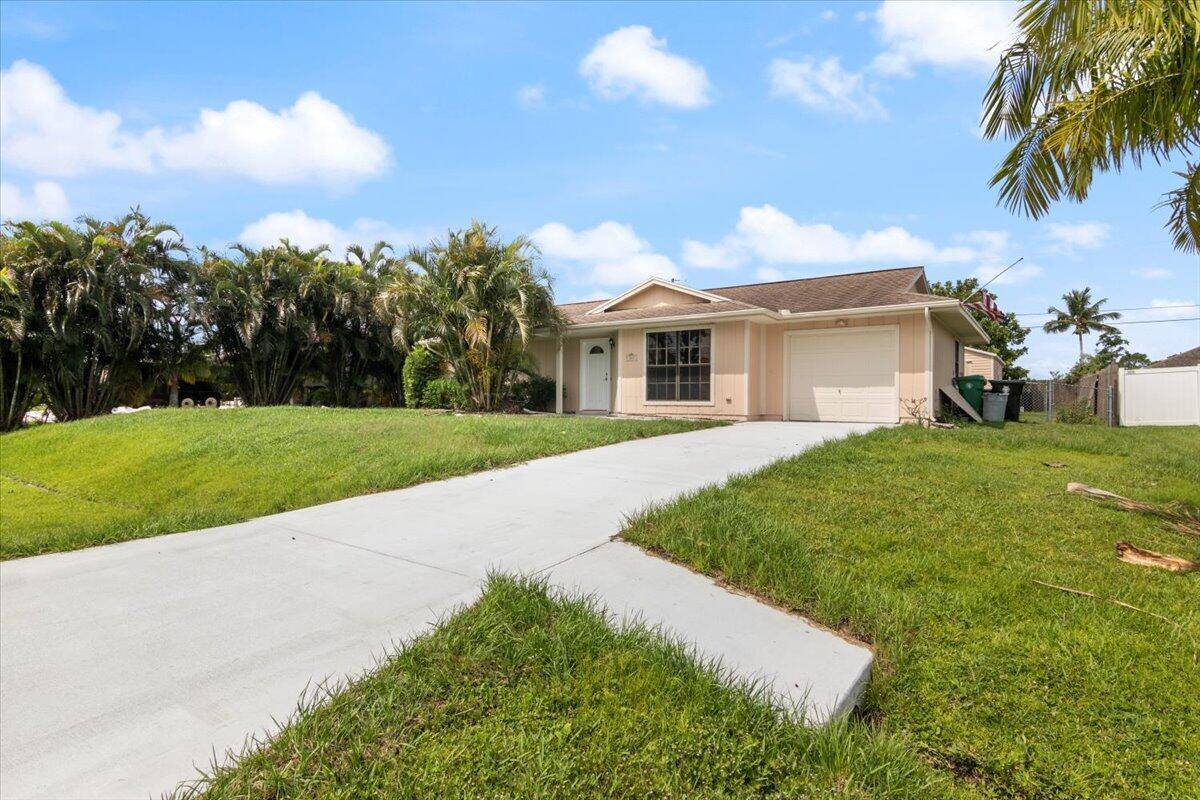 Port Saint Lucie, FL 34953,367 SW Ridgecrest DR