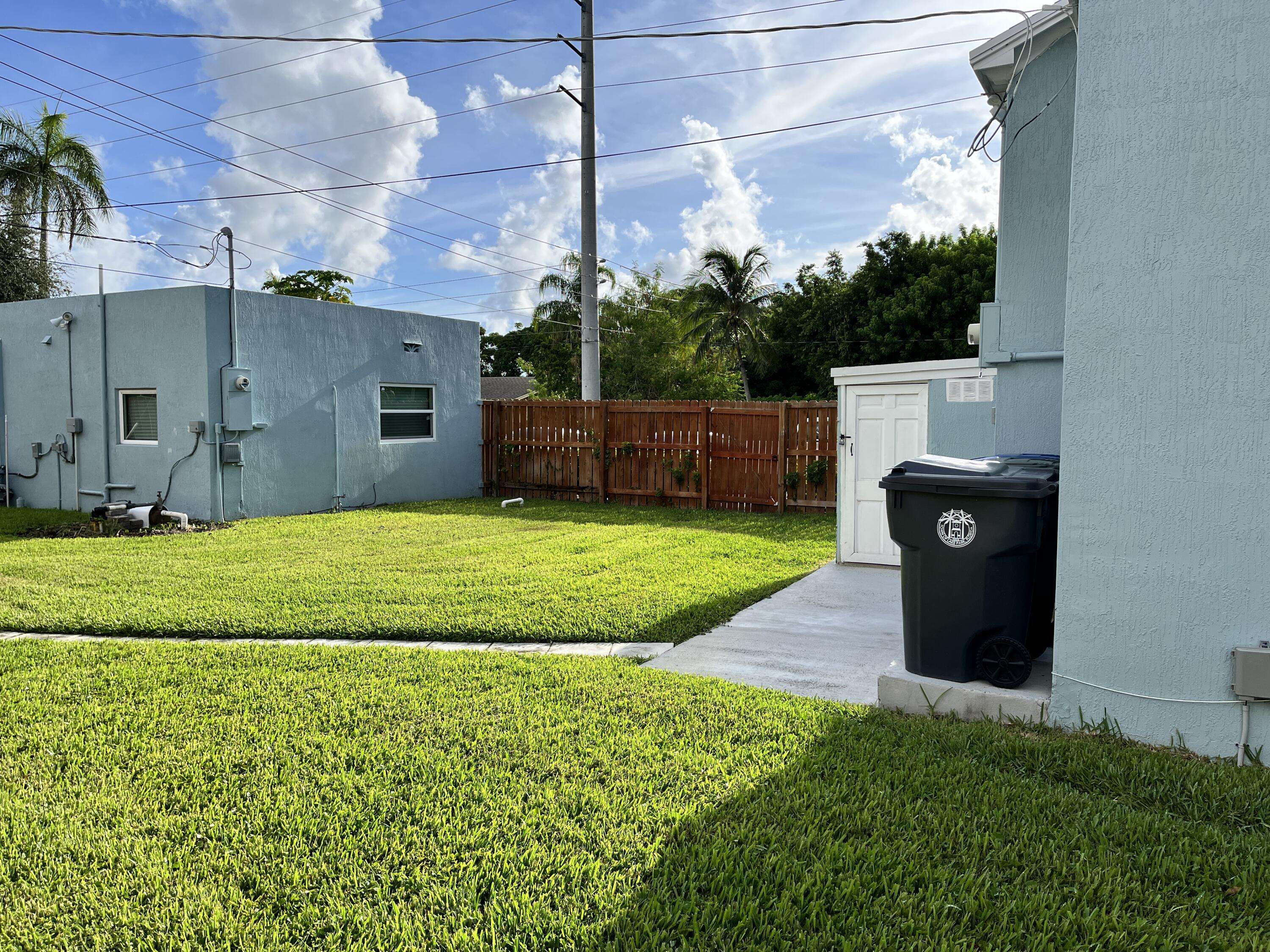 Lake Park, FL 33403,301 Hawthorne DR