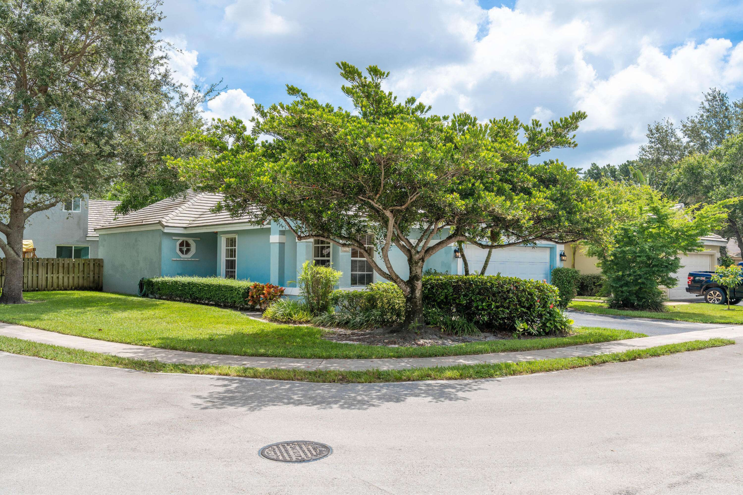 Davie, FL 33328,8915 Woodside CT