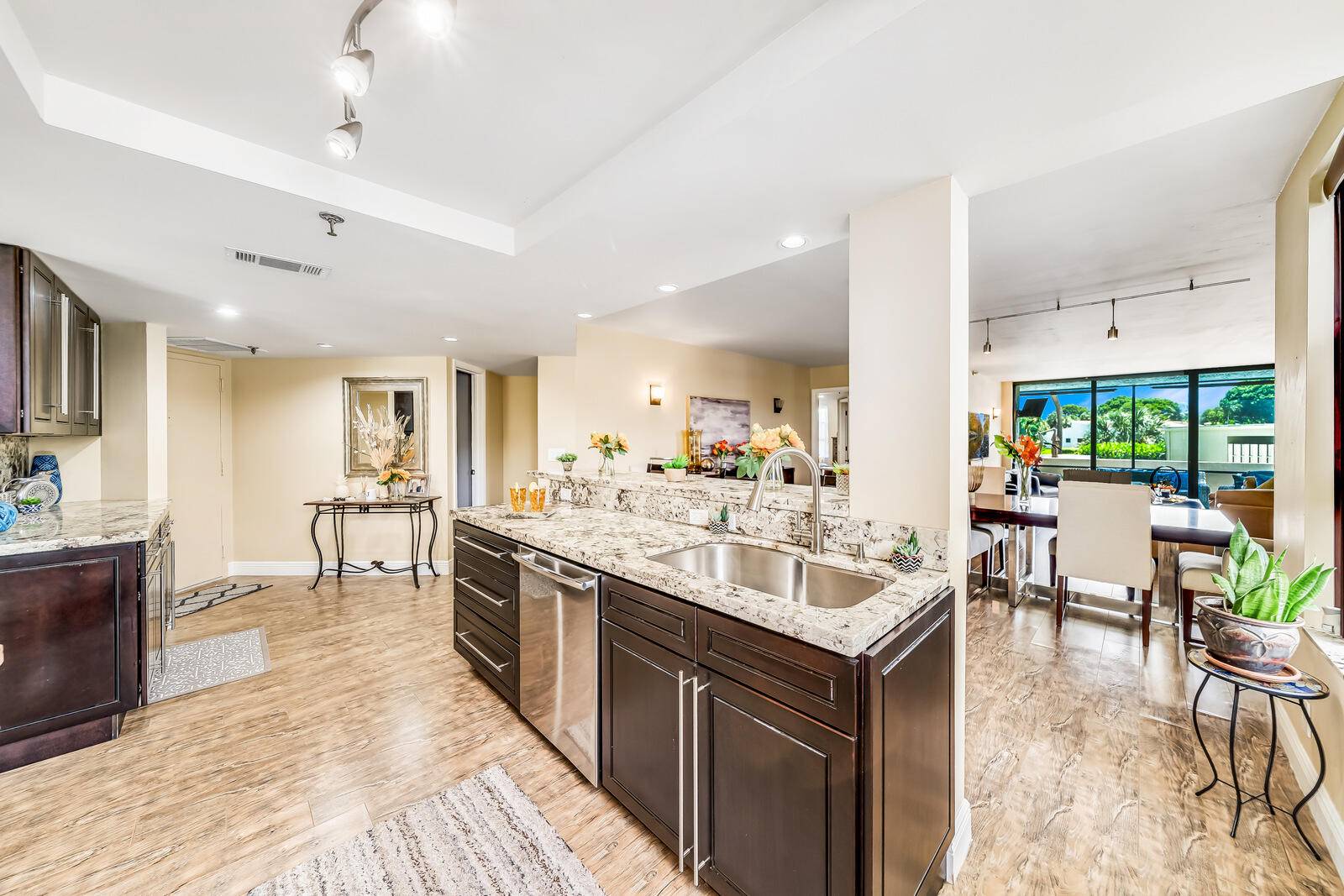Boca Raton, FL 33433,6372 La Costa DR 105