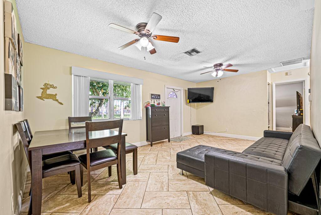 Greenacres, FL 33463,4216 Caesar CIR