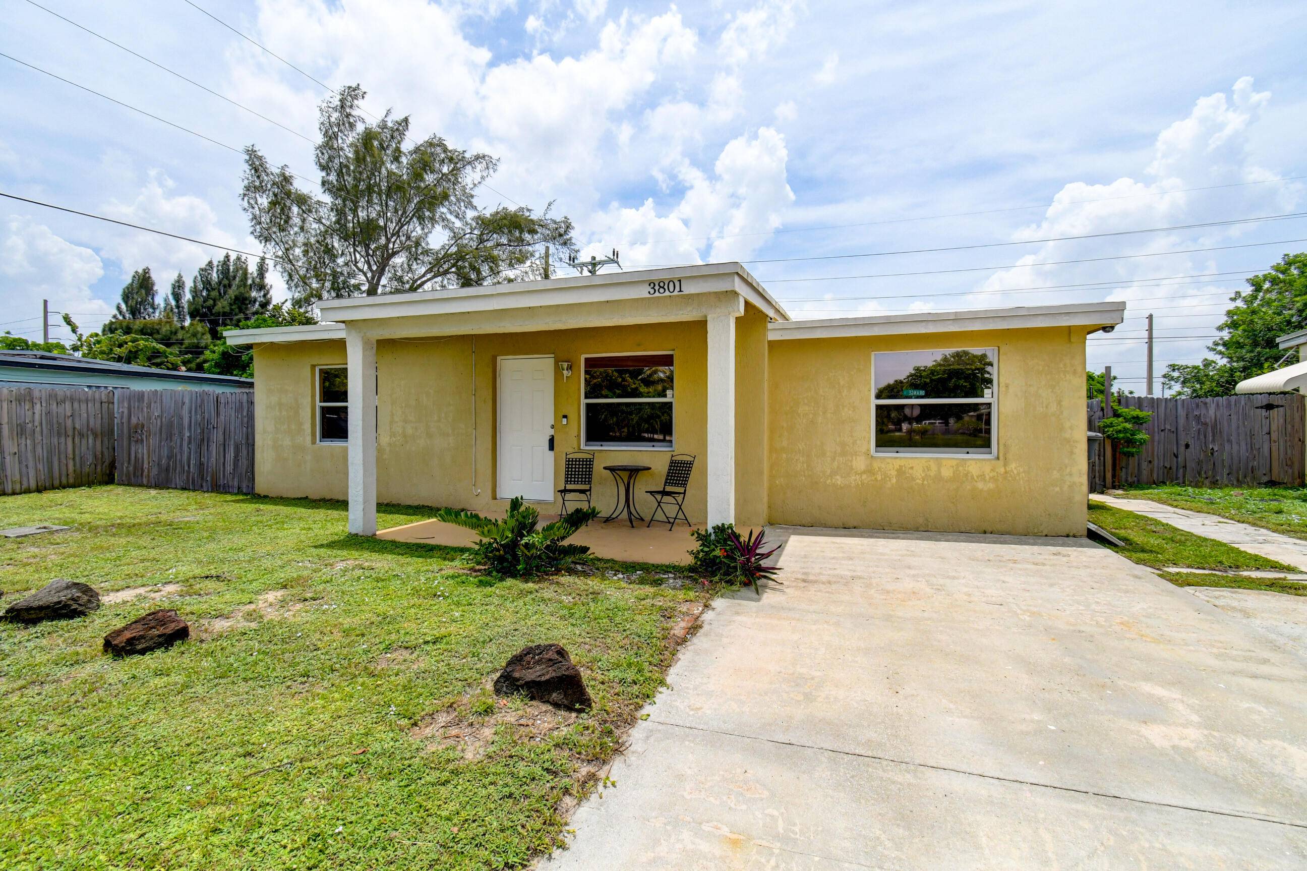 Lantana, FL 33462,3801 Orange ST