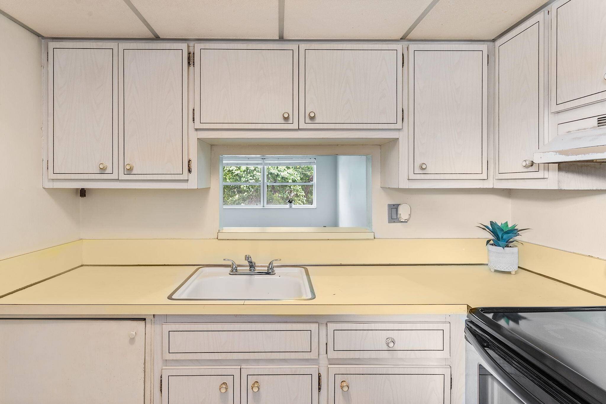 Lauderdale Lakes, FL 33313,5011 W Oakland Park BLVD 307