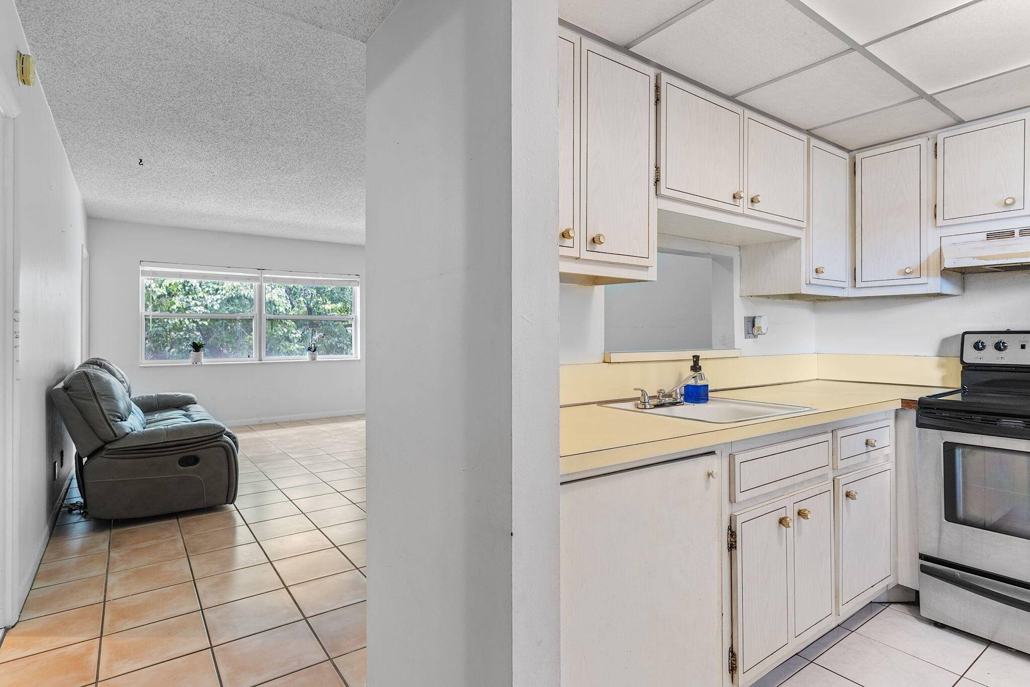 Lauderdale Lakes, FL 33313,5011 W Oakland Park BLVD 307