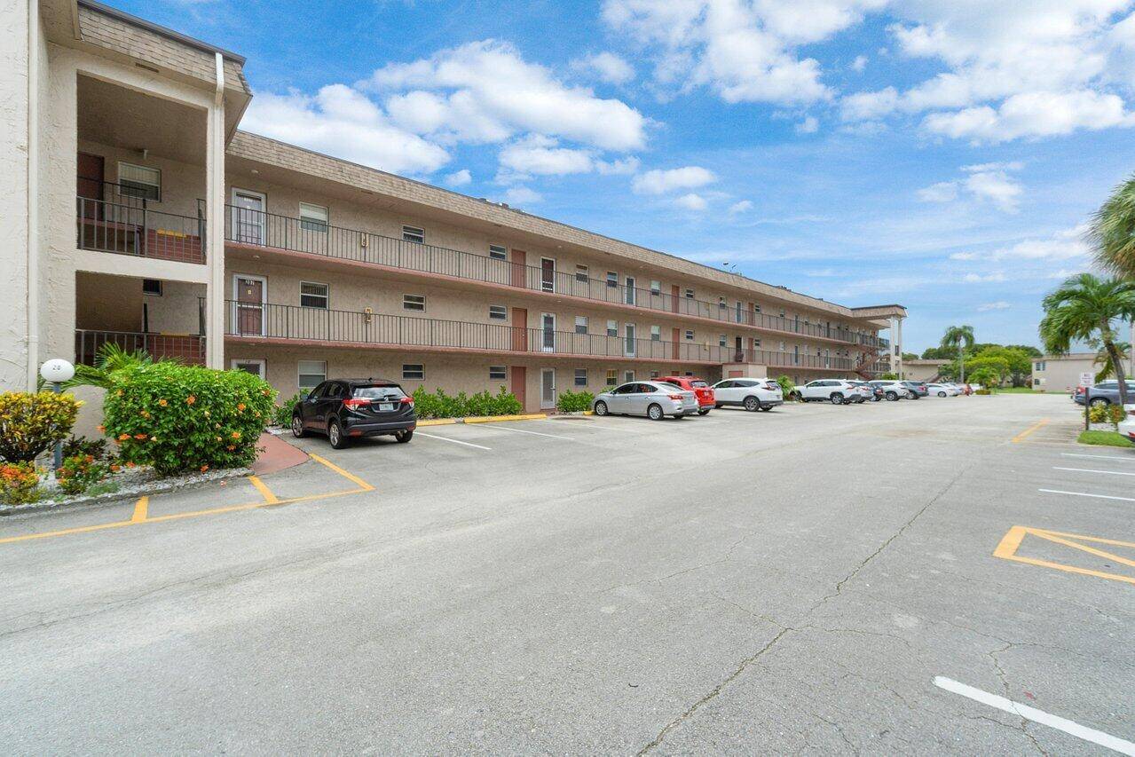 Palm Springs, FL 33461,721 Lori DR 207