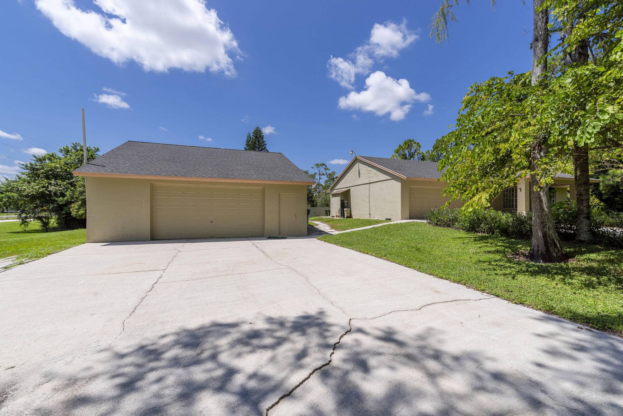 Loxahatchee, FL 33470,16886 W Cornwall DR