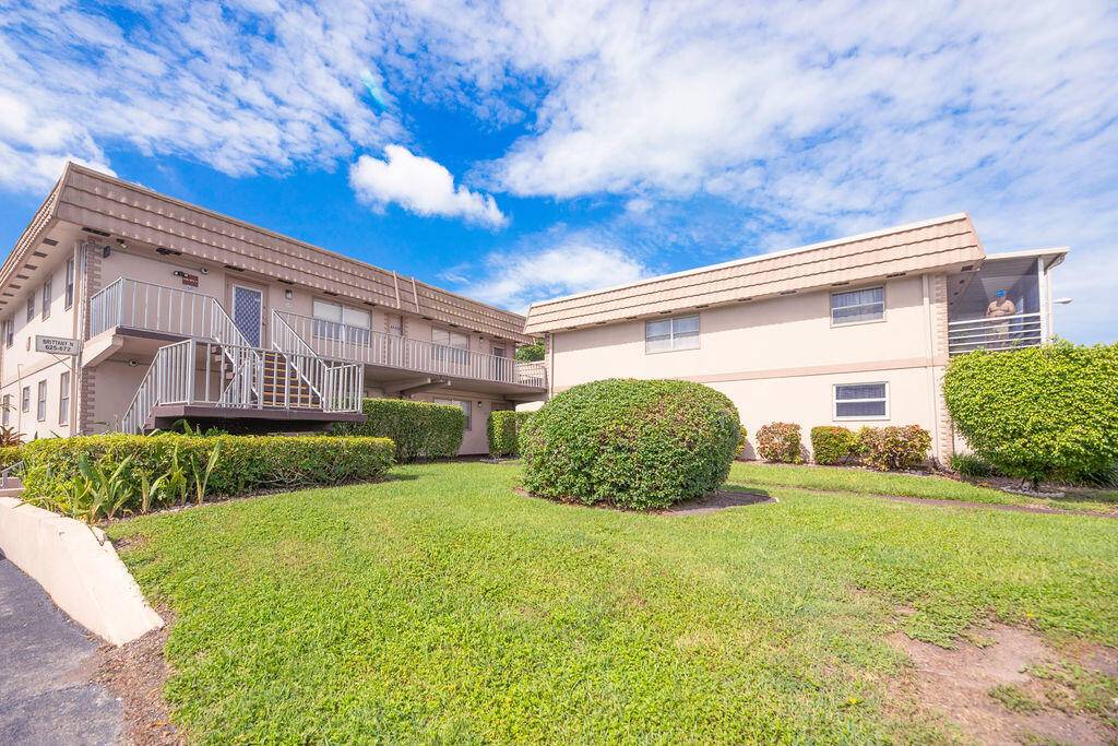 Delray Beach, FL 33446,652 N Brittany