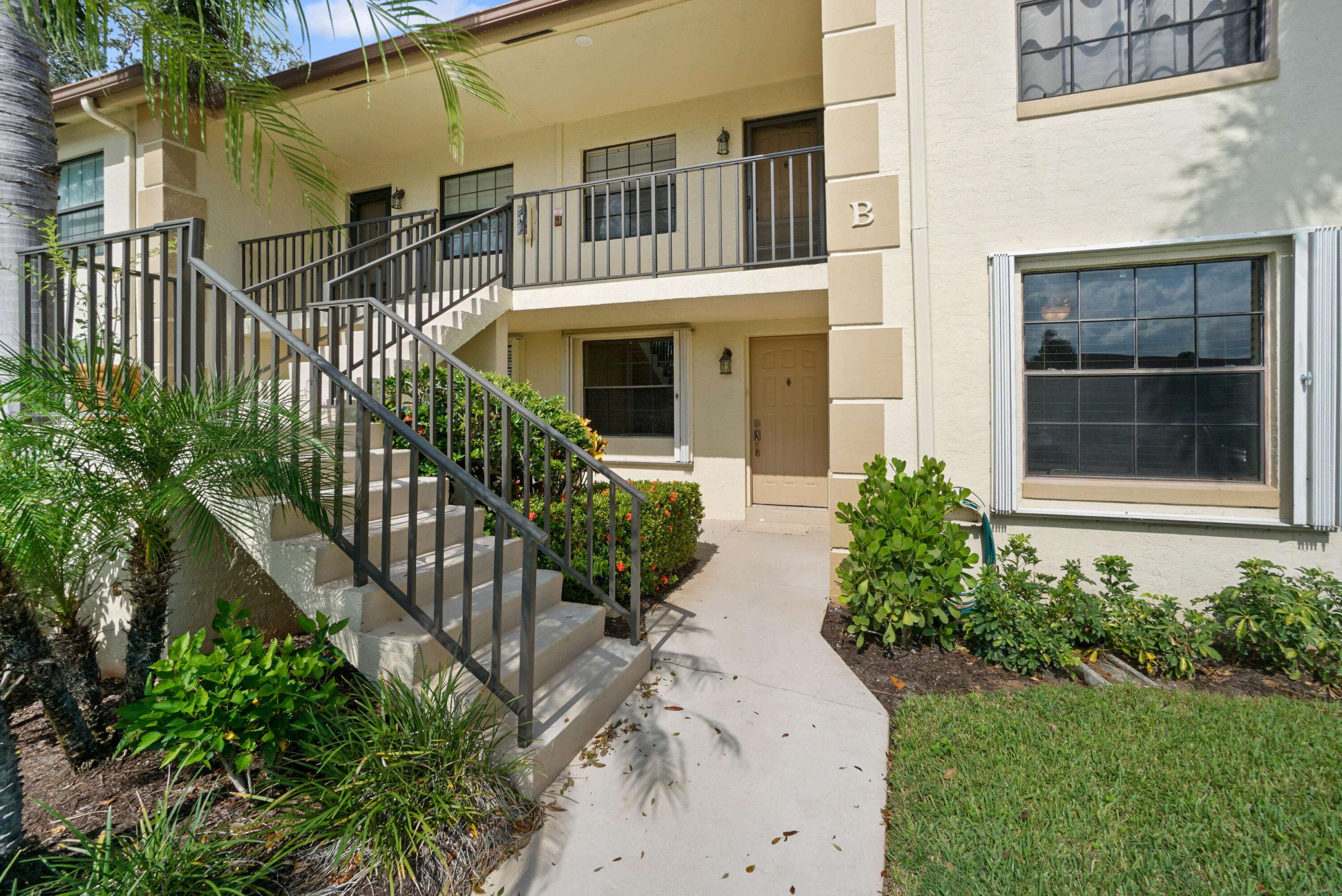 Jupiter, FL 33458,101 Pinecrest CIR B