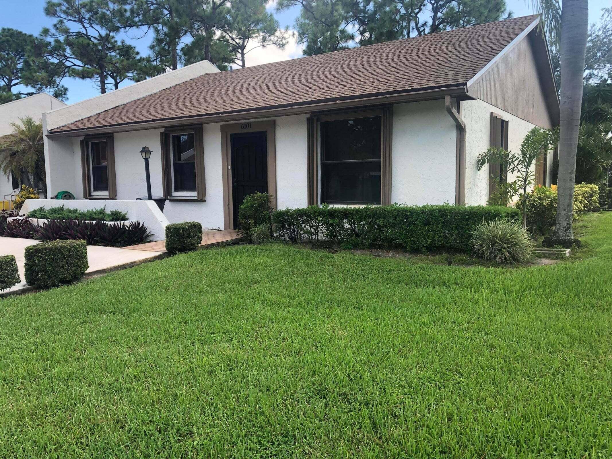 Greenacres, FL 33463,6101 Fairfield CIR 13