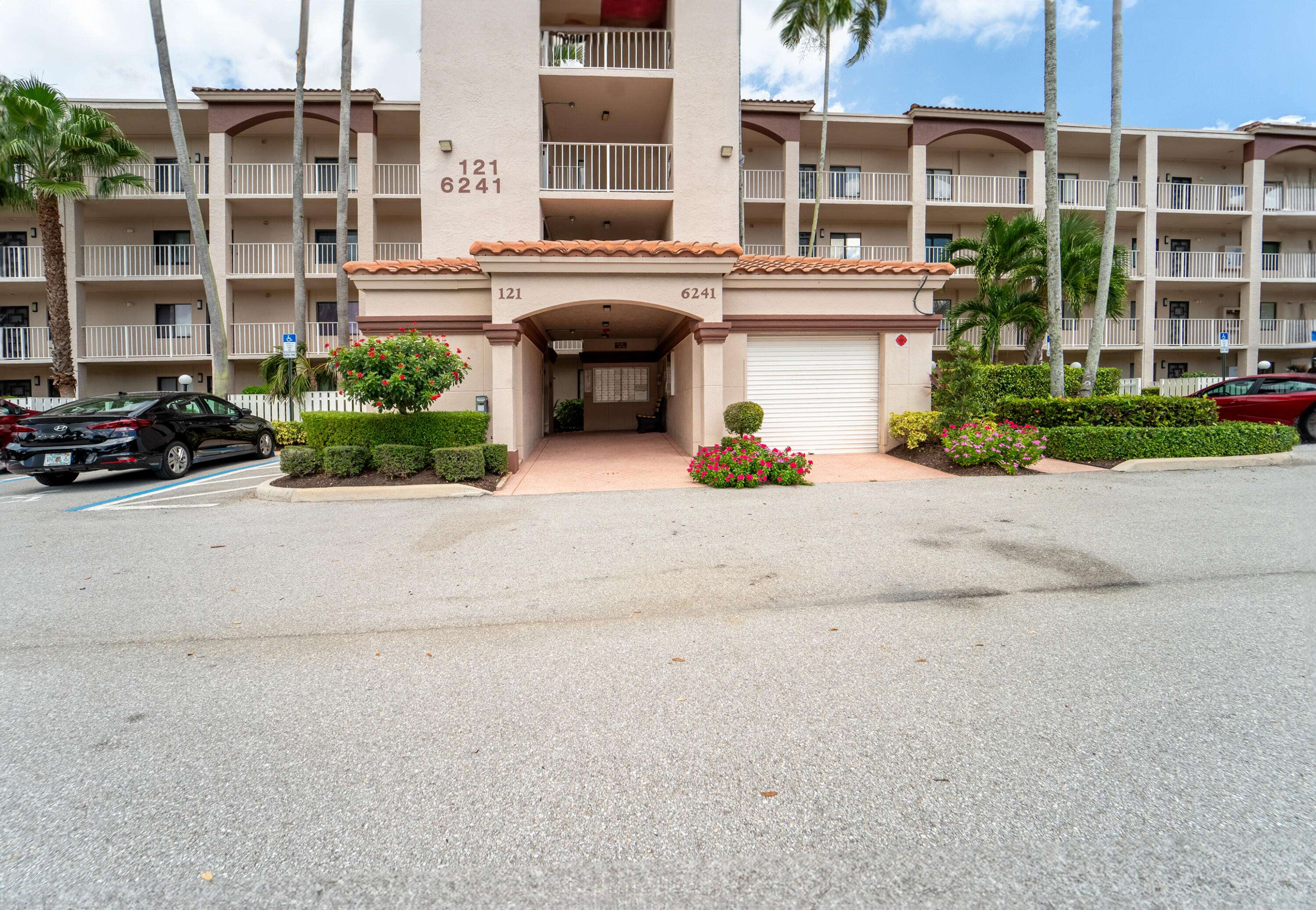 Delray Beach, FL 33484,6241 Pointe Regal CIR 205