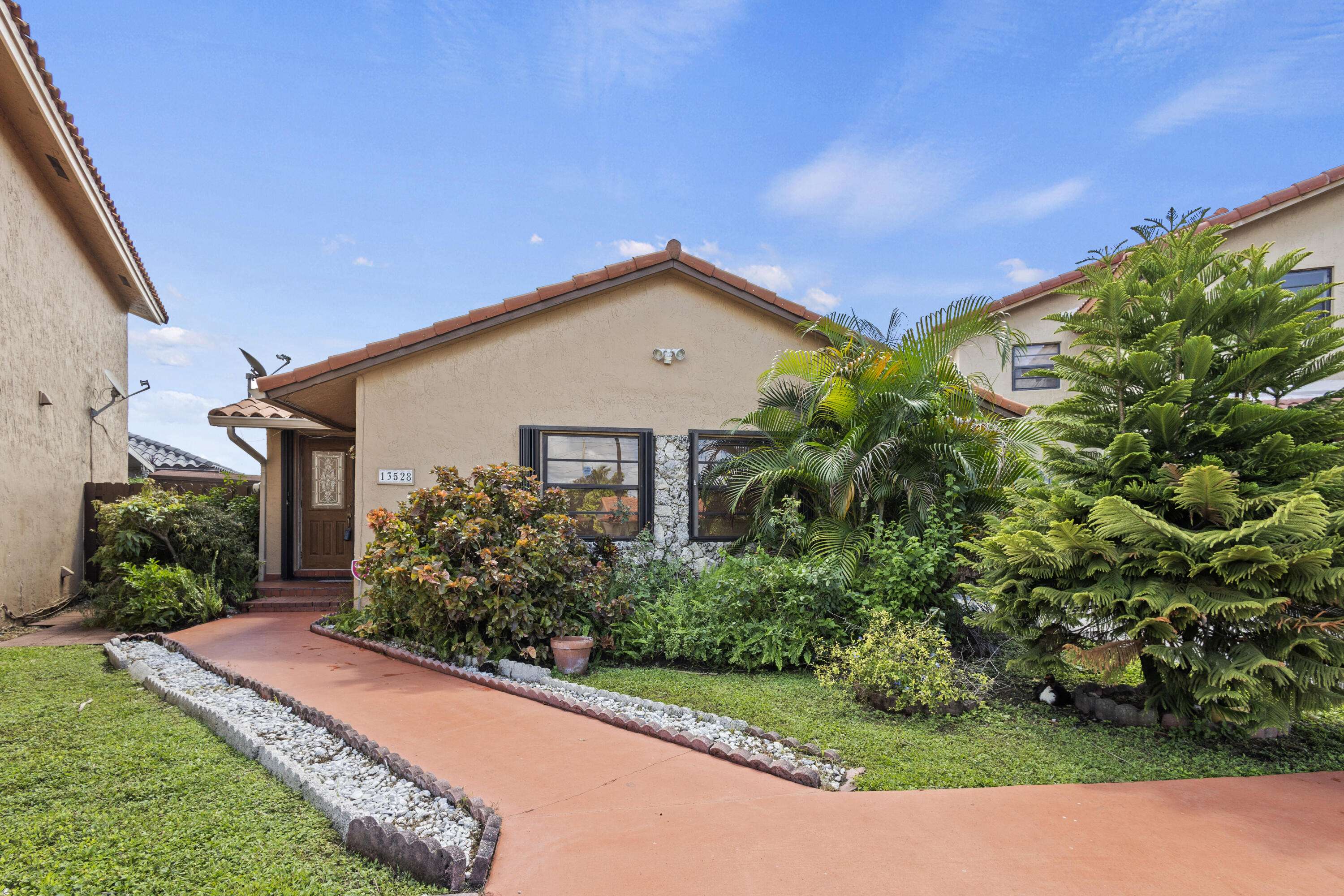 Miami, FL 33184,13528 SW 9th LN