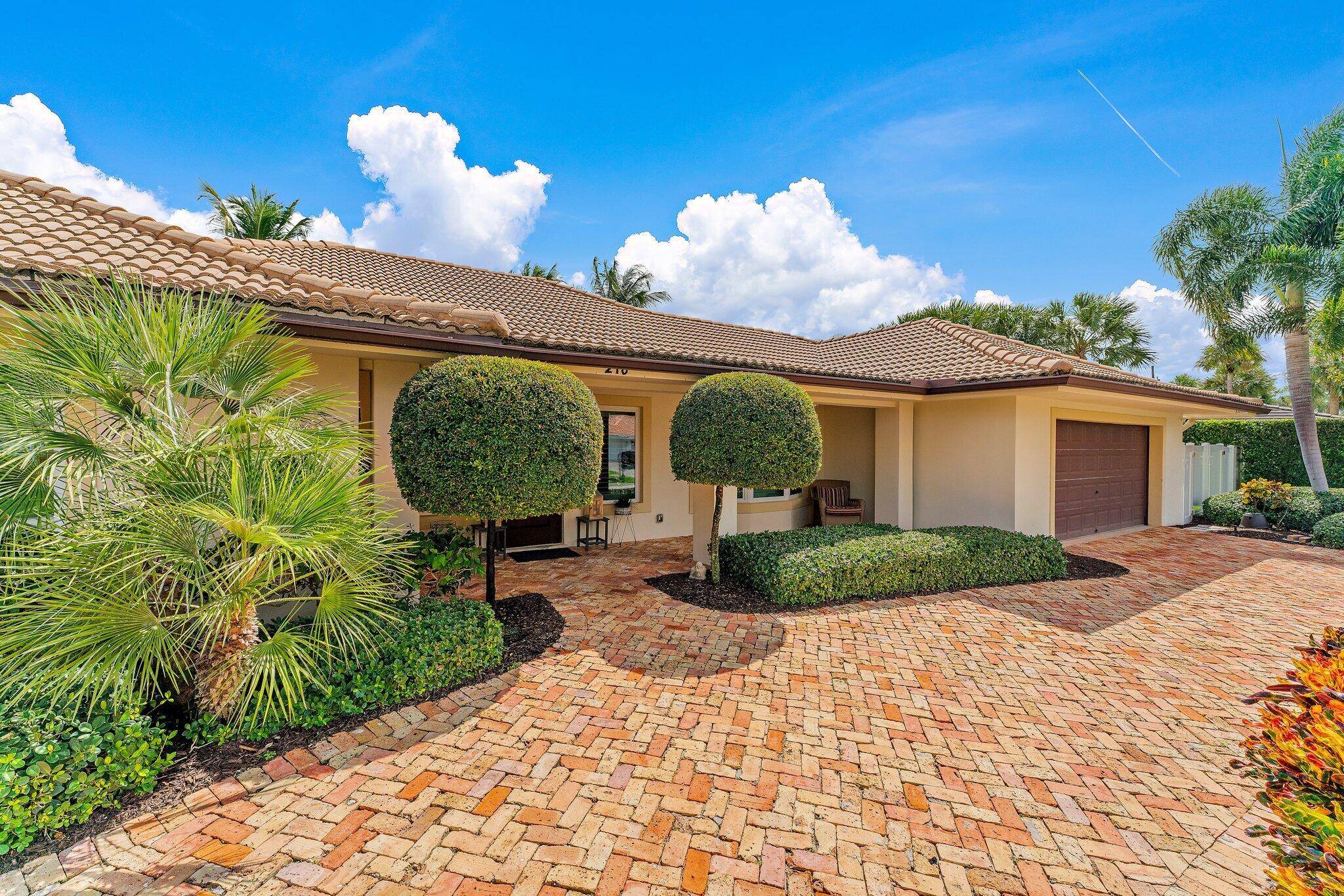 Tequesta, FL 33469,210 Golfview DR