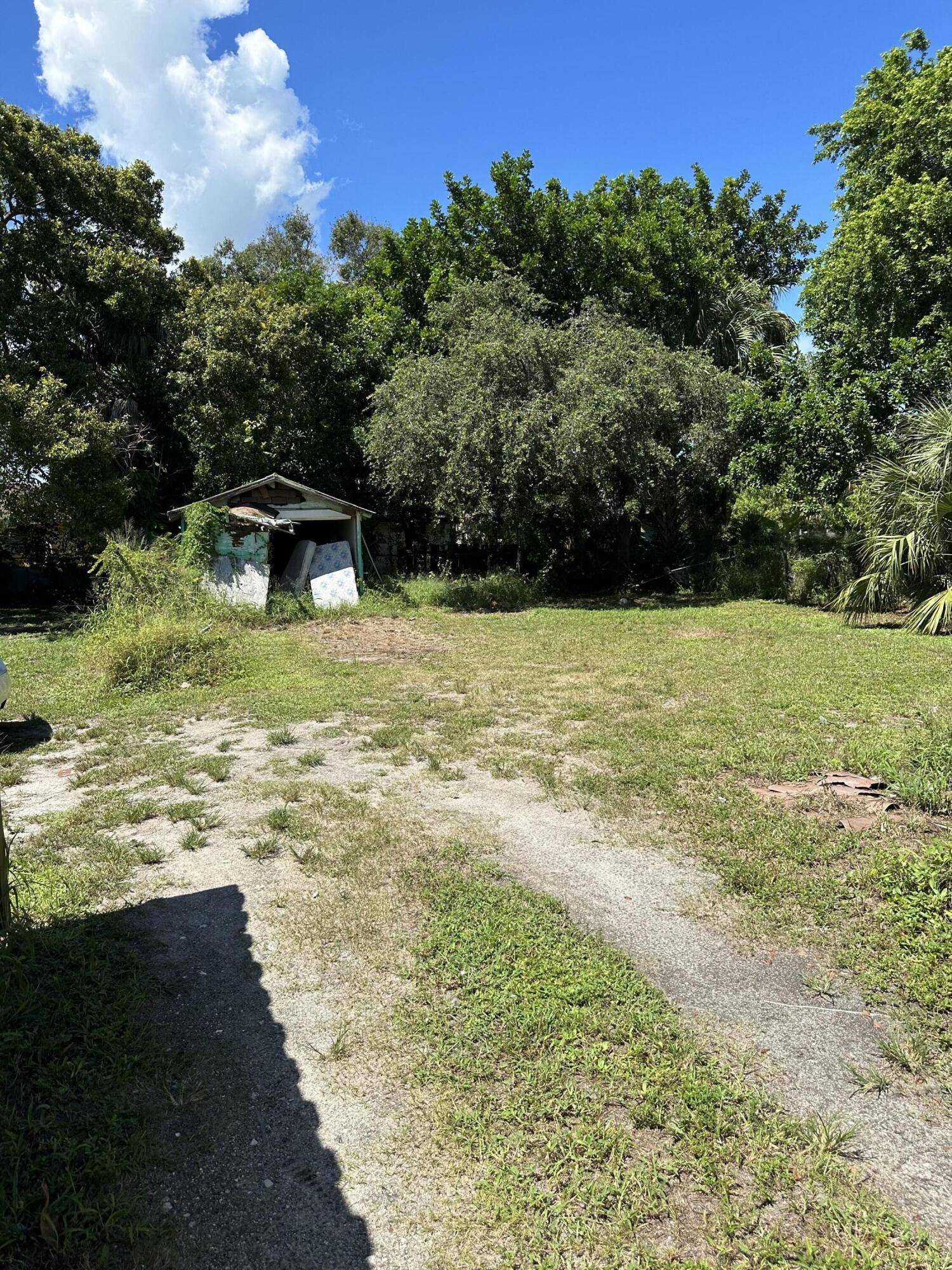 Fort Pierce, FL 34950,307 N 17th ST