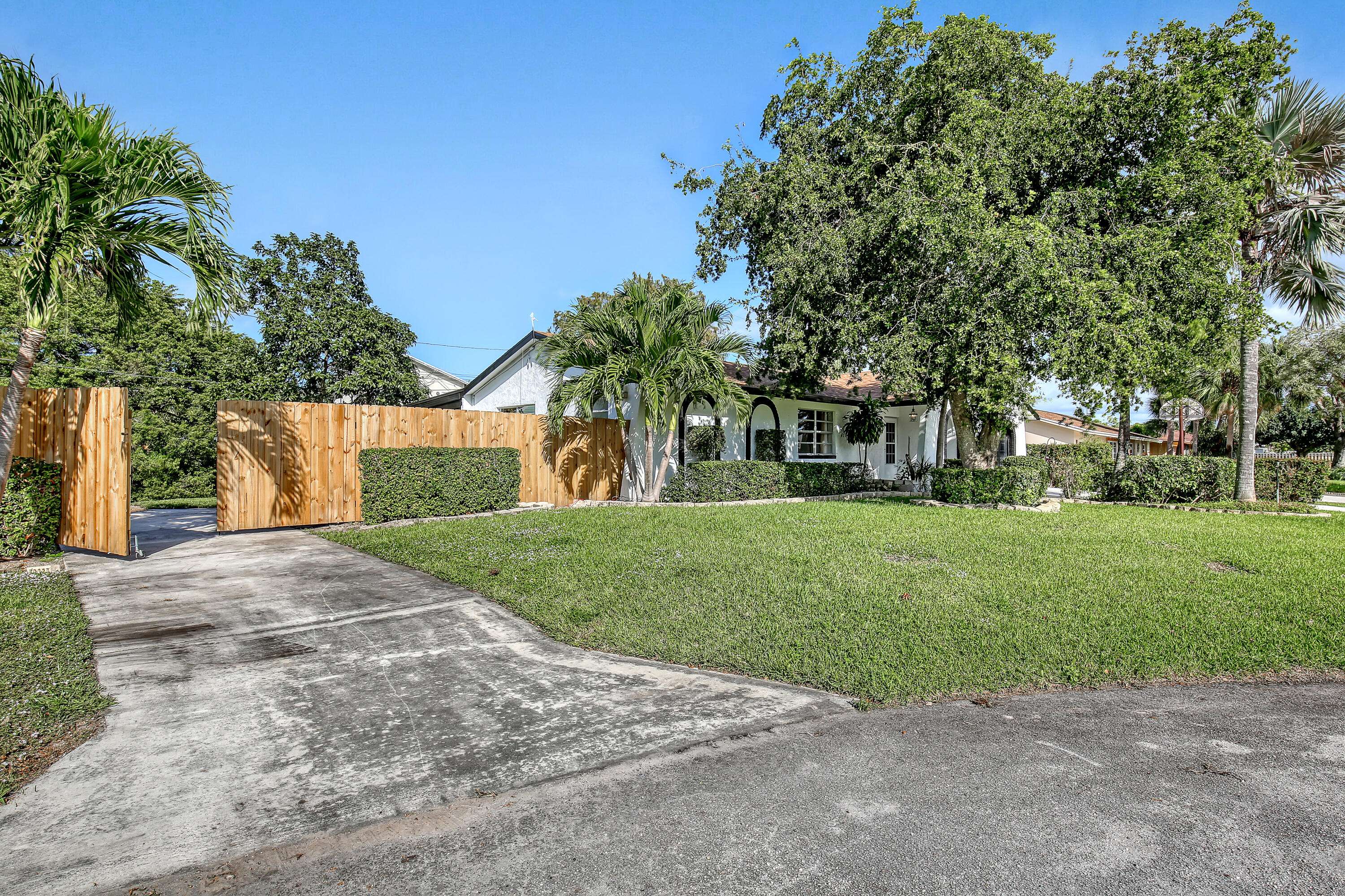 Lake Worth, FL 33462,3209 Tropical TRL