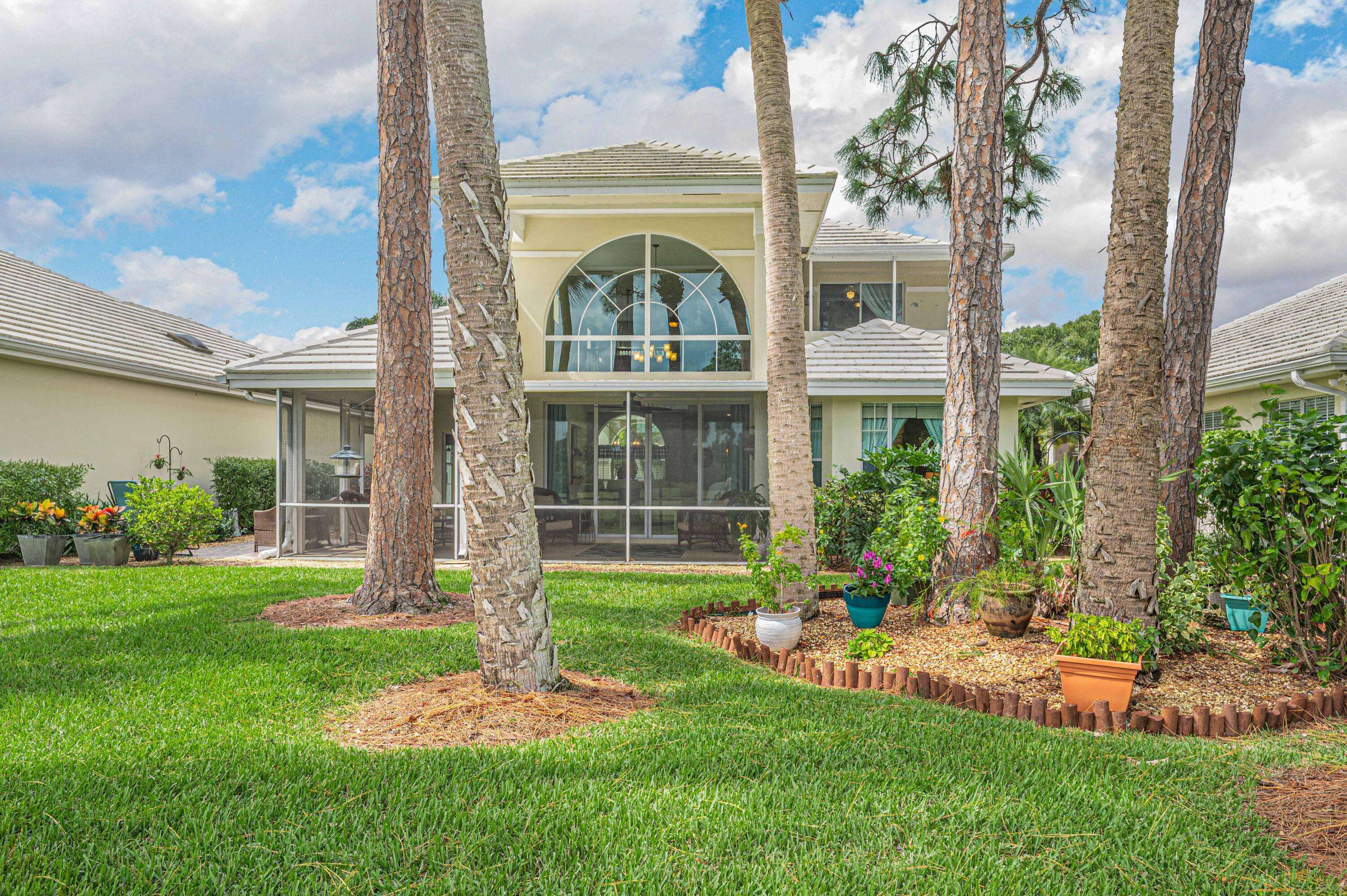 Port Saint Lucie, FL 34986,435 SW Fairway LNDG