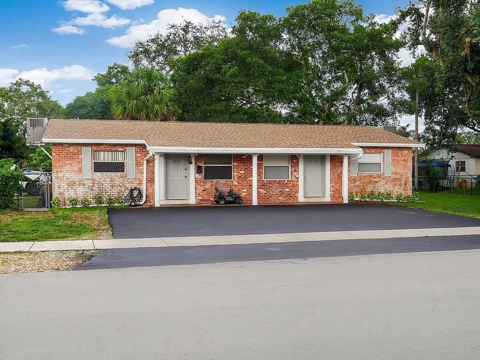 Davie, FL 33314,4350-4352 SW 62nd AVE 1-2