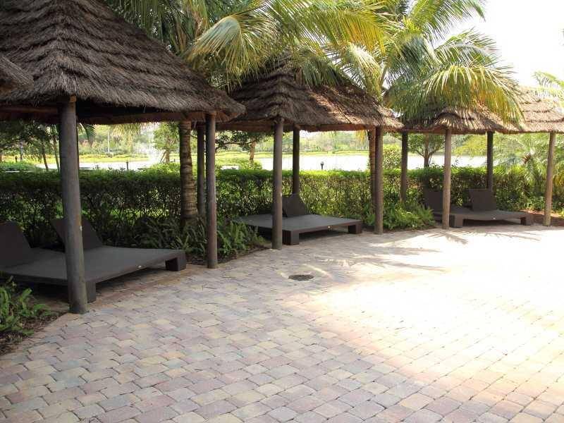 Sunrise, FL 33323,2681 N Flamingo RD 2201s