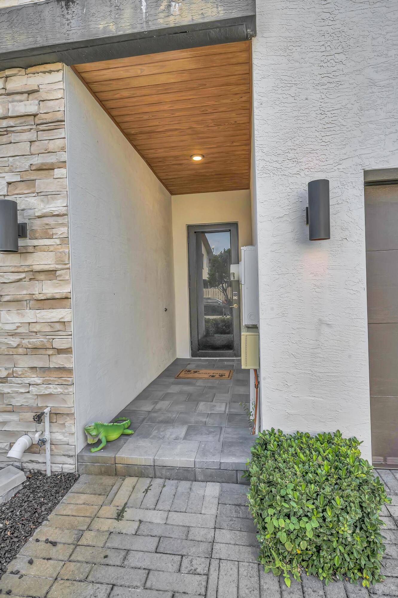 Doral, FL 33178,7842 NW 105th CT