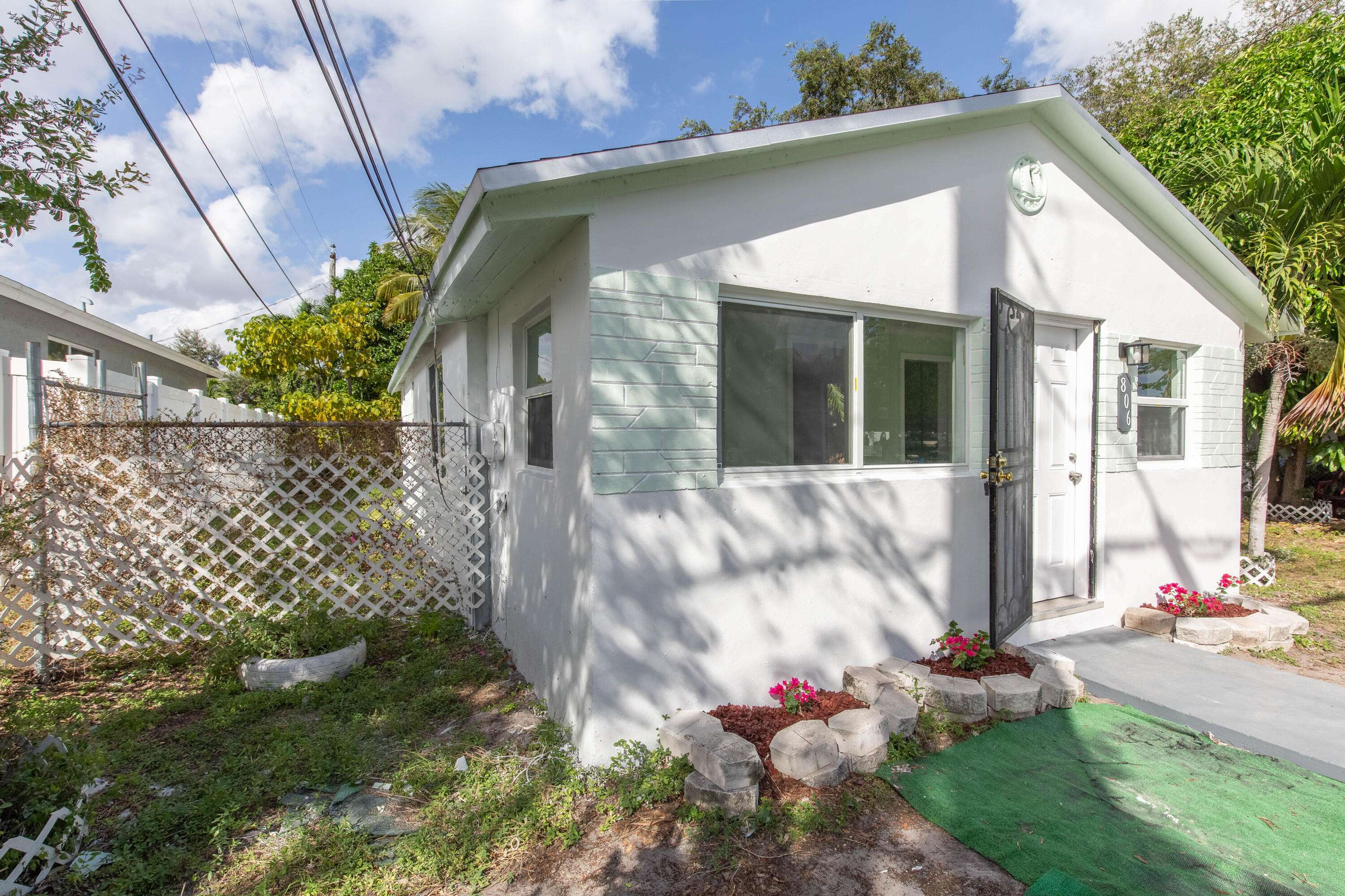 Dania Beach, FL 33004,806 Phippen Waiters RD