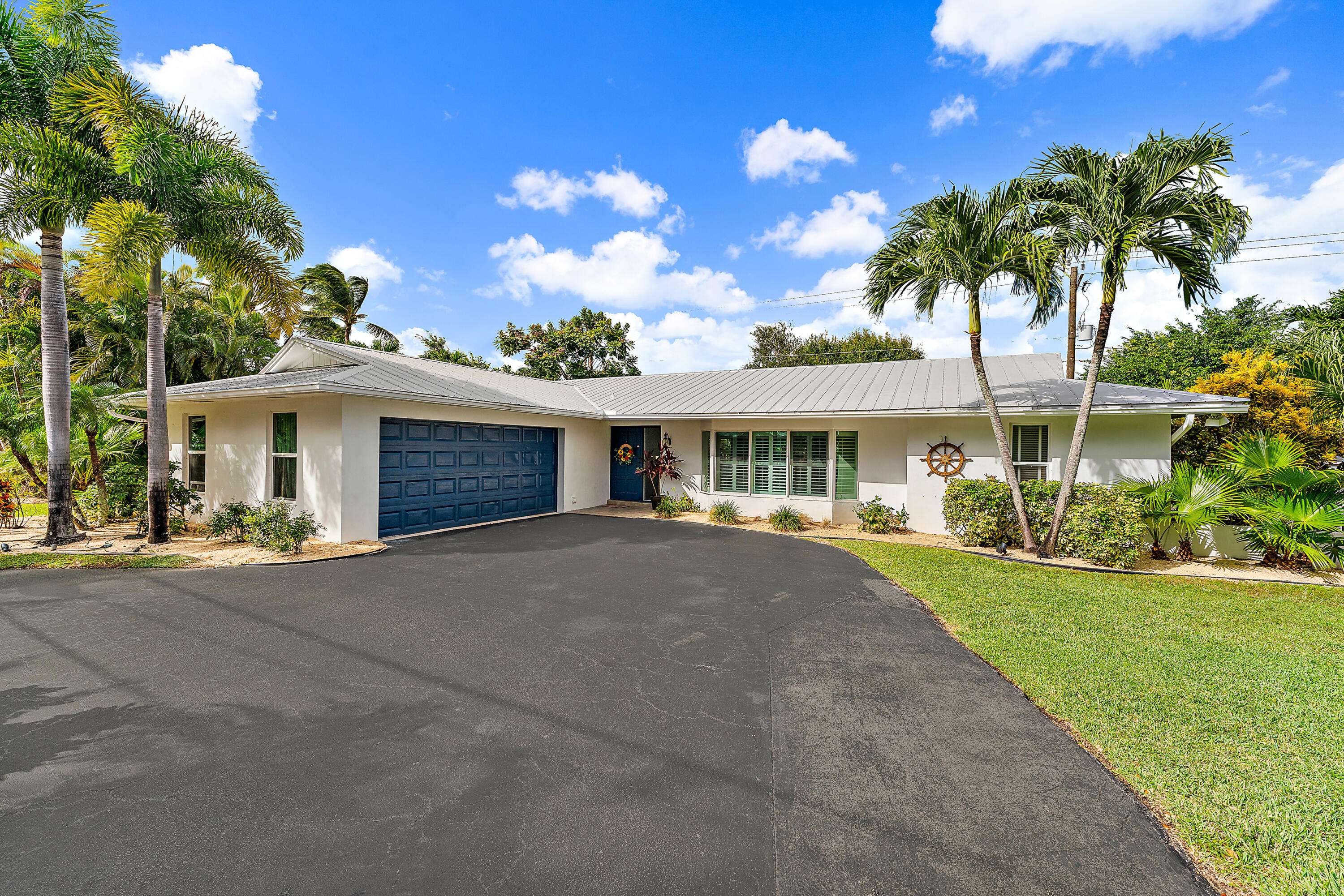 Tequesta, FL 33469,298 Country Club DR