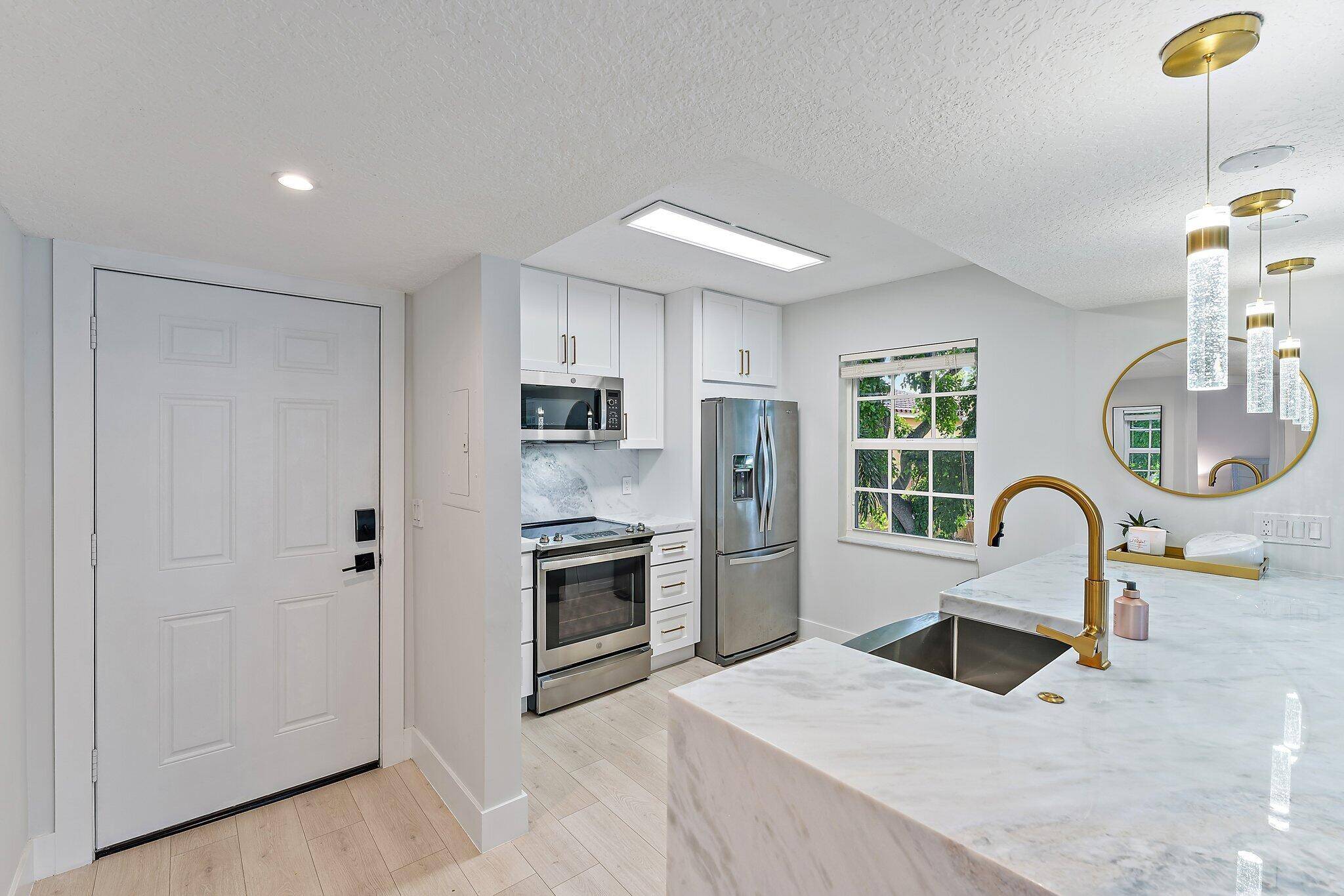 Lake Park, FL 33403,1145 Lake Shore DR 204