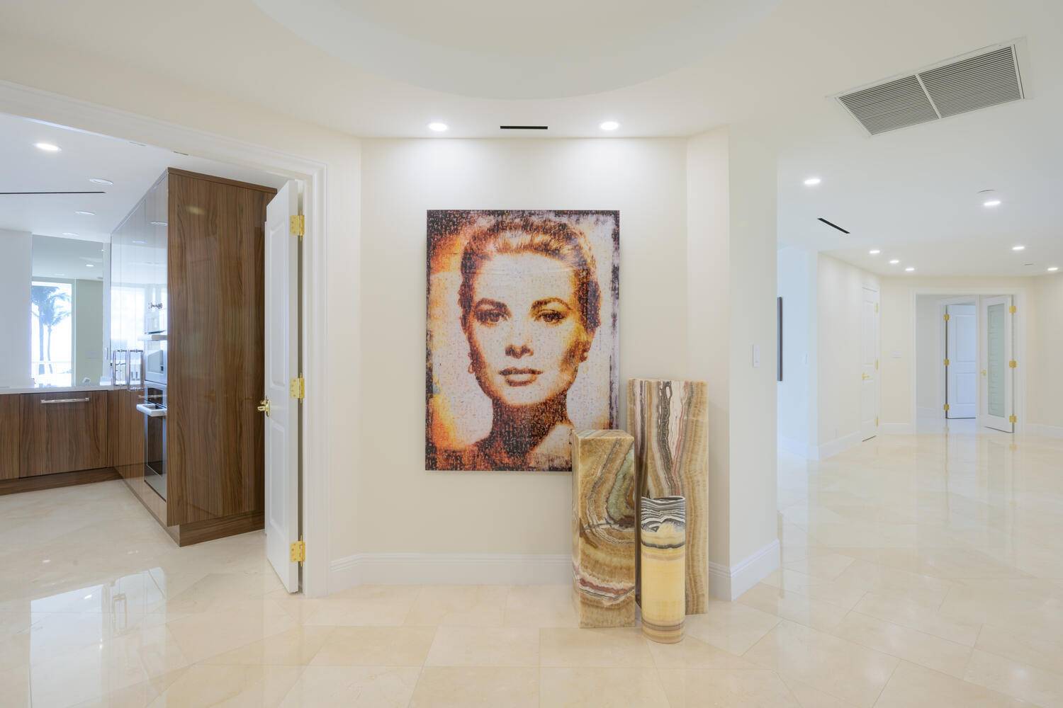Palm Beach, FL 33480,2770 S Ocean BLVD 201n