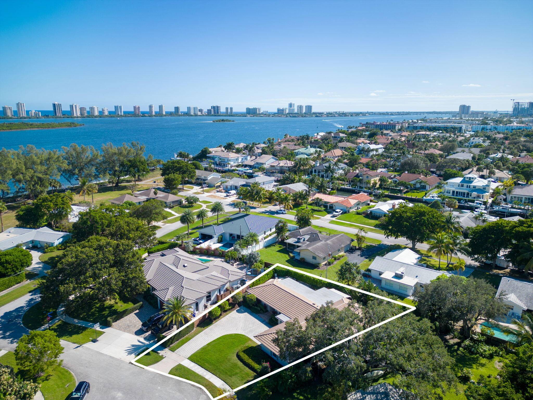 North Palm Beach, FL 33408,643 Lakeside CT