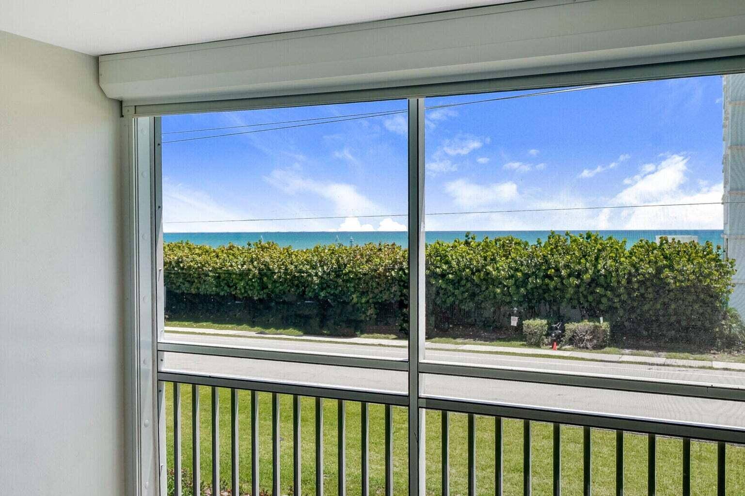 Juno Beach, FL 33408,911 Ocean DR 204