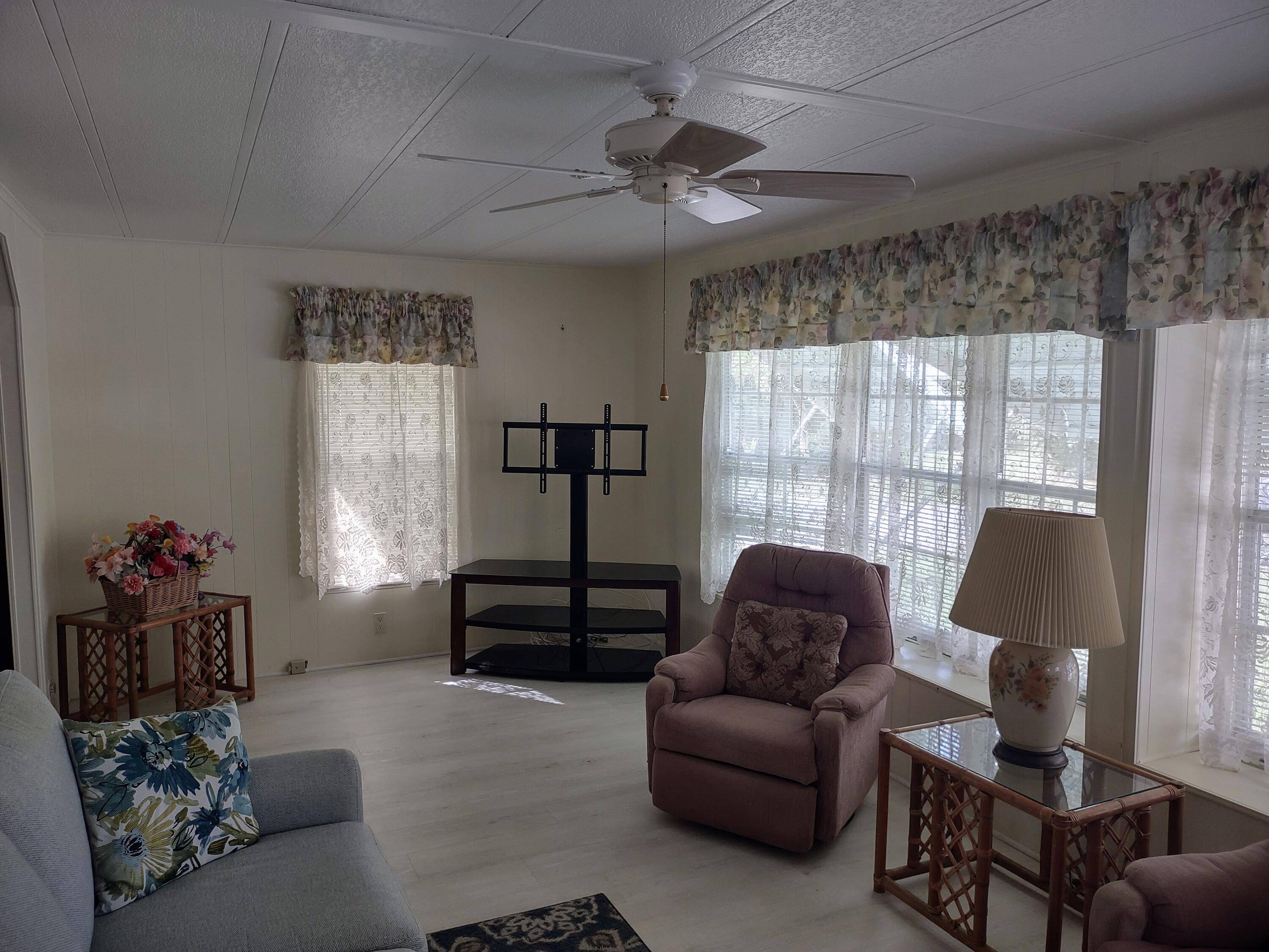 Port Saint Lucie, FL 34952,1 Villa Flores