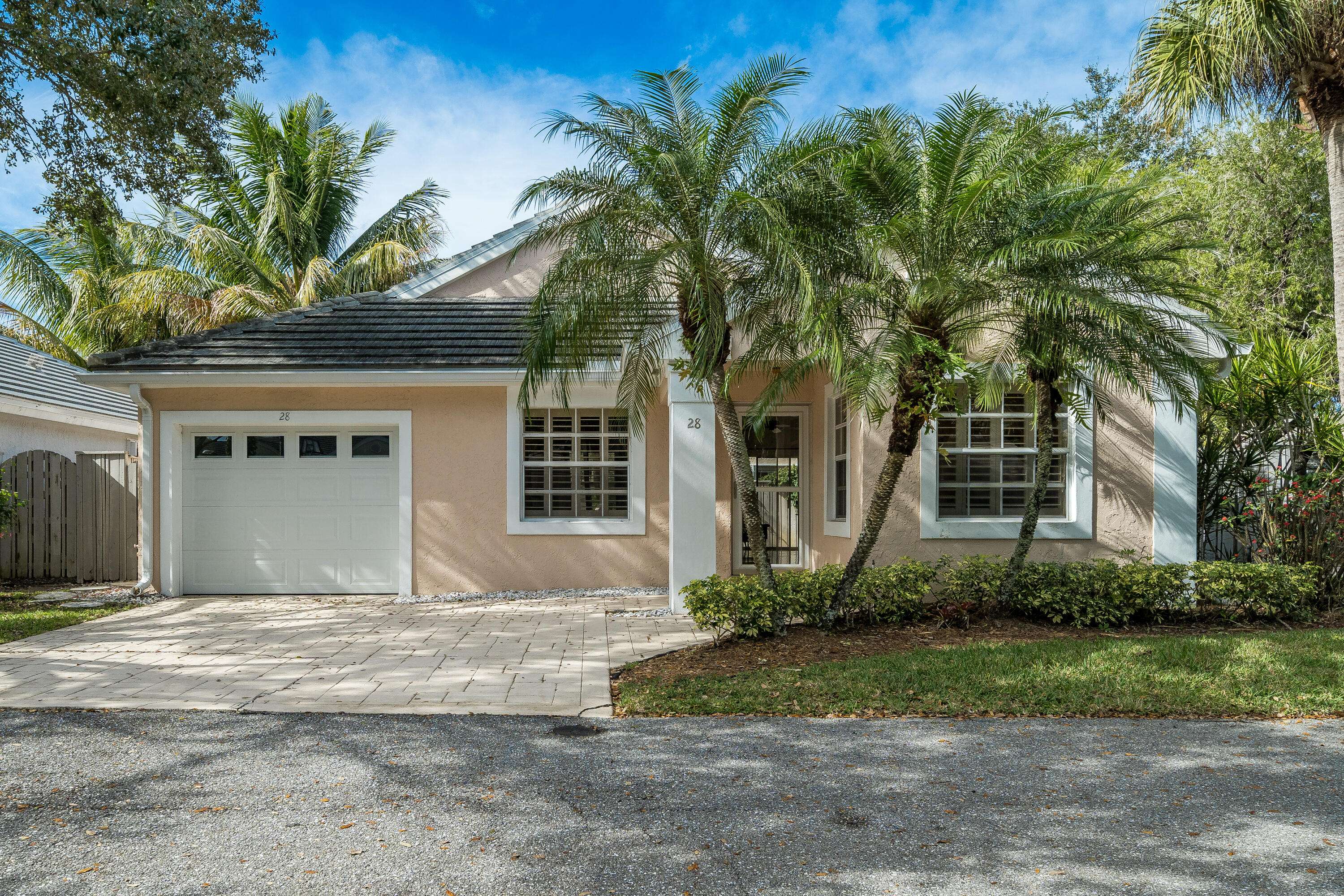 Palm Beach Gardens, FL 33418,28 Governors CT