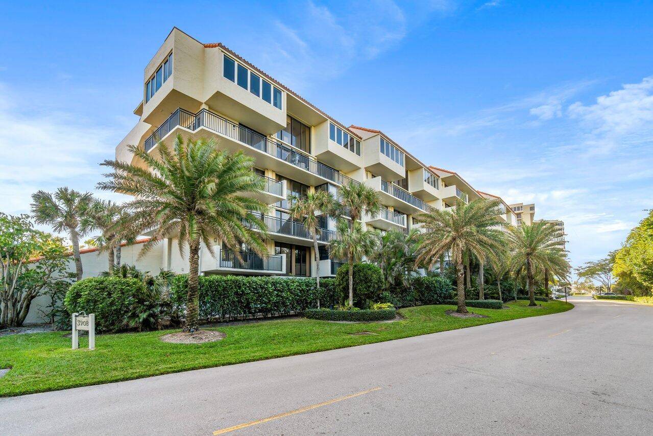 Highland Beach, FL 33487,3908 S Ocean BLVD Ph 568