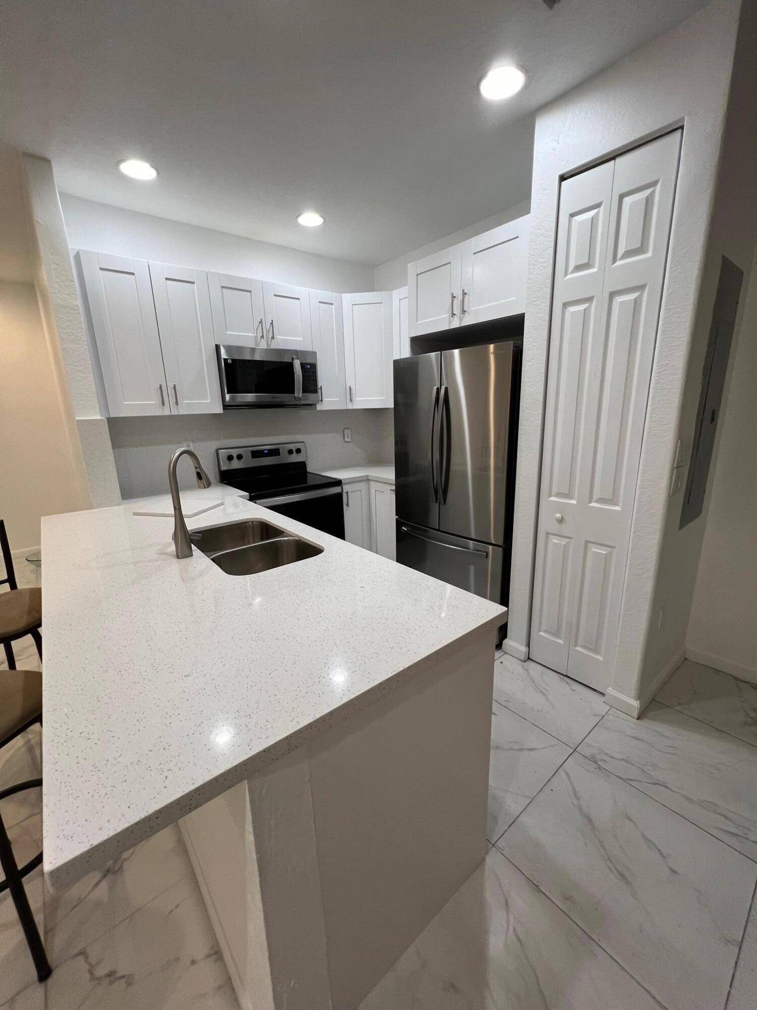 Boynton Beach, FL 33426,408 Lake Monterey CIR 408