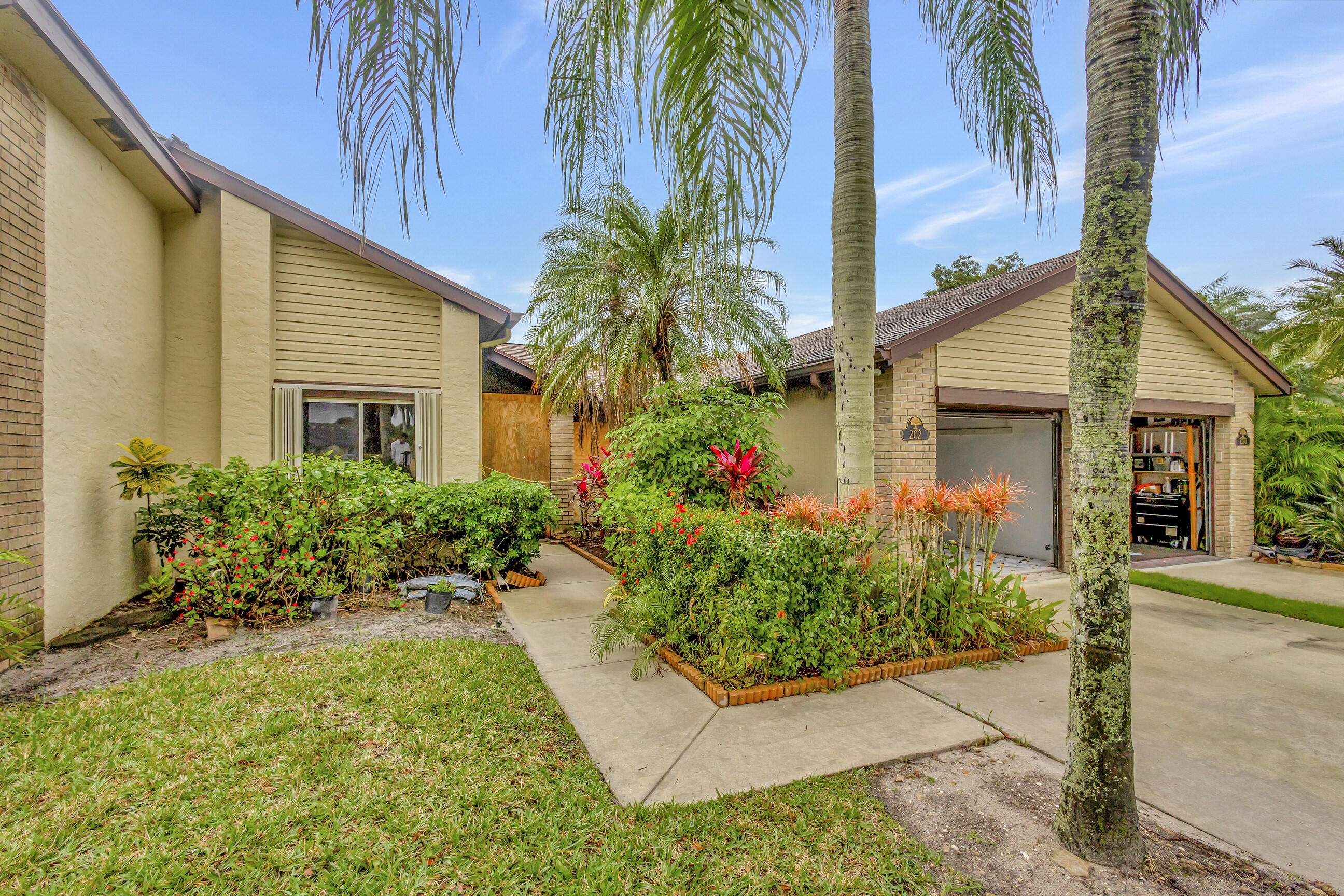 Royal Palm Beach, FL 33411,202 Meander CIR