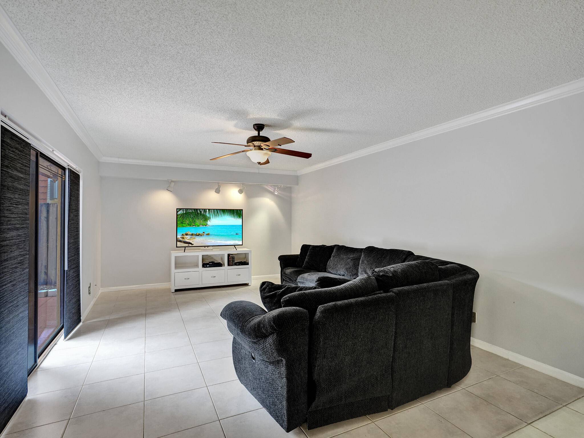 Plantation, FL 33324,9911 NW 6th CT