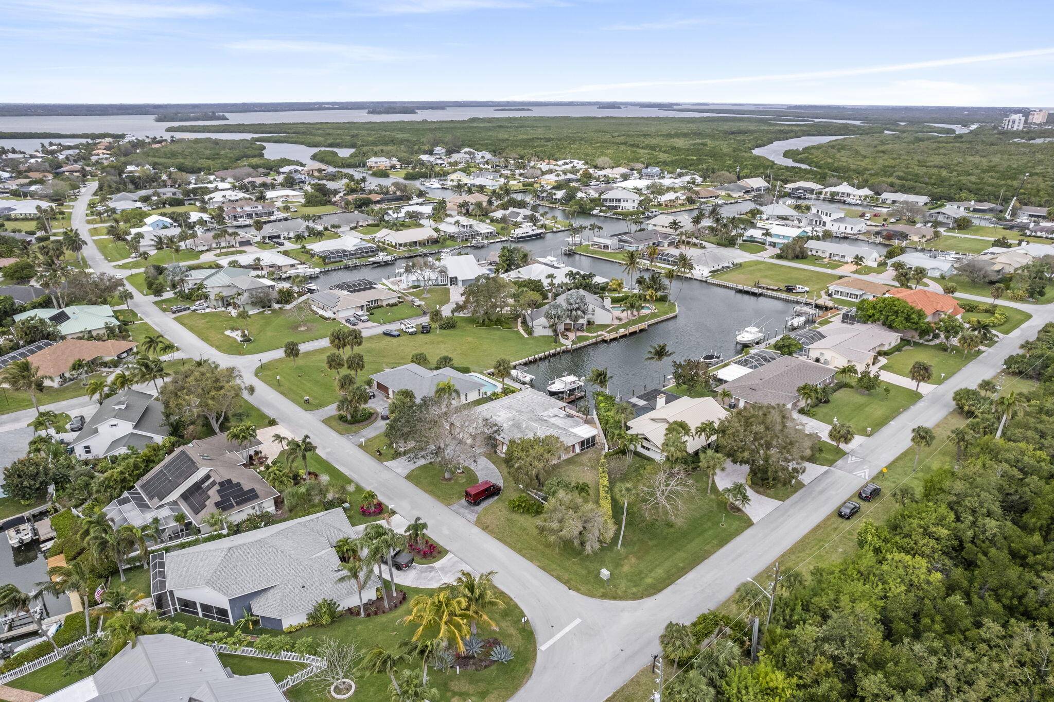 Hutchinson Island, FL 34949,121 Queens RD