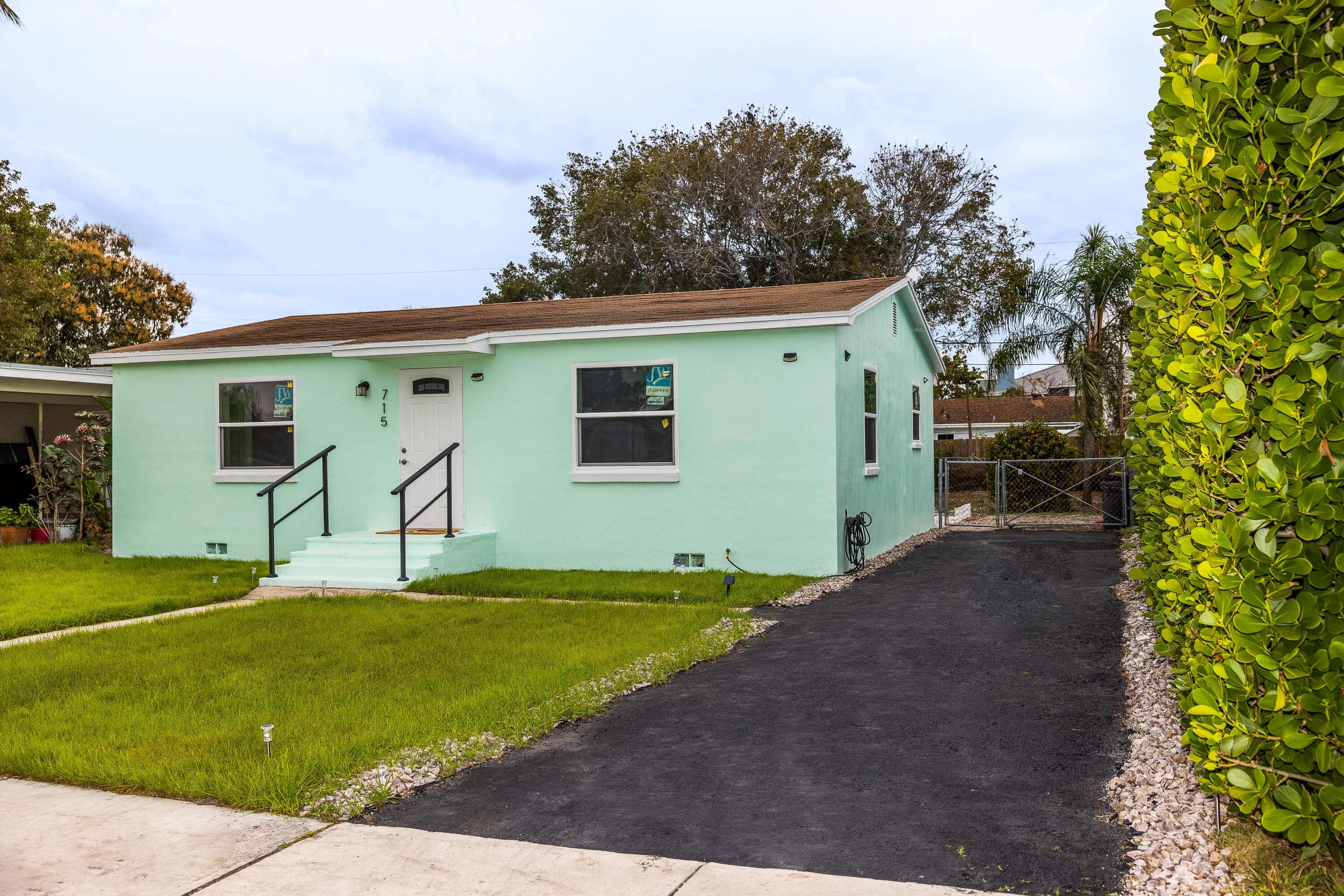 Lantana, FL 33462,715 N 7th ST