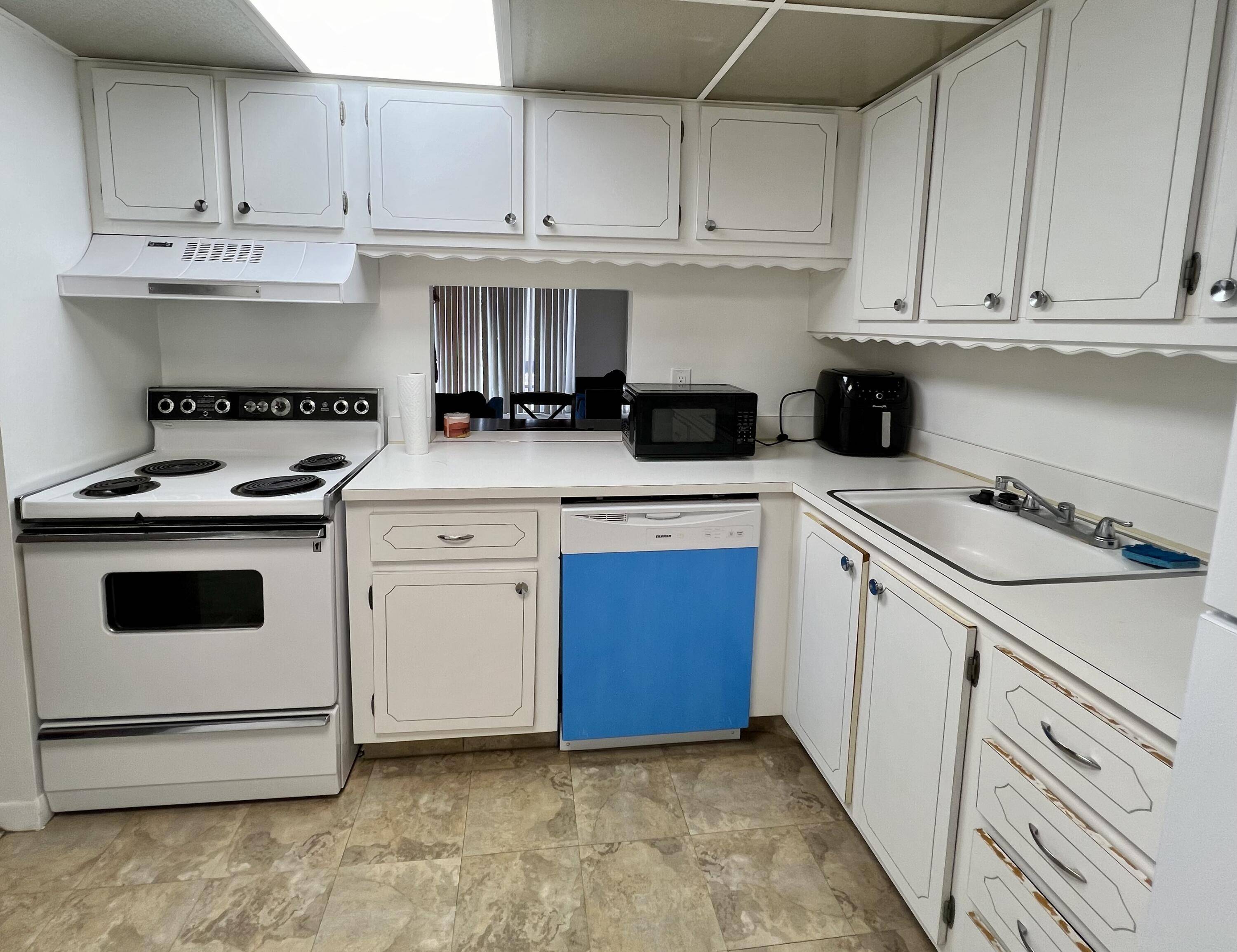 West Palm Beach, FL 33401,500 Executive Center DR 3b