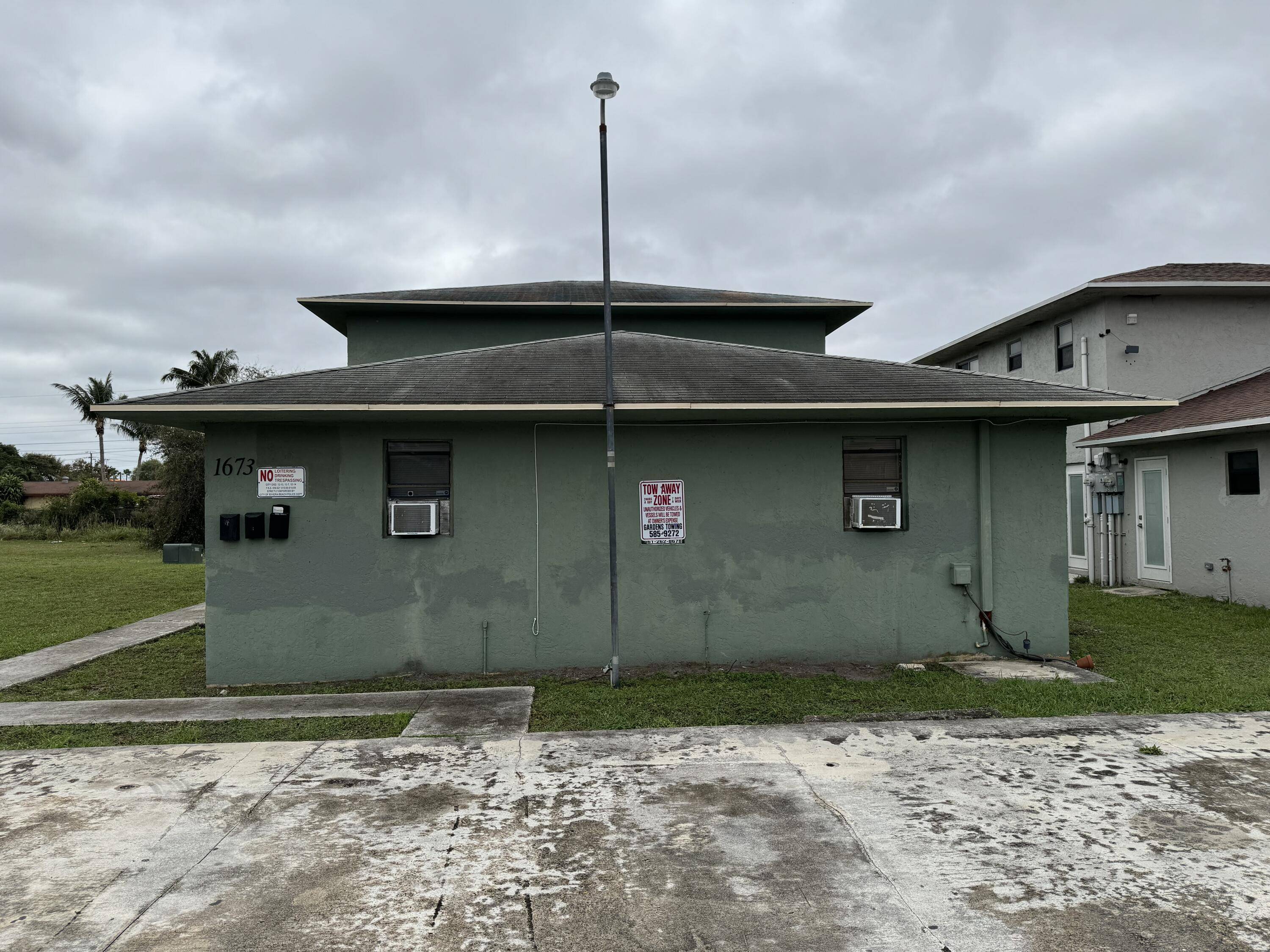 Riviera Beach, FL 33404,1673 W 26th ST