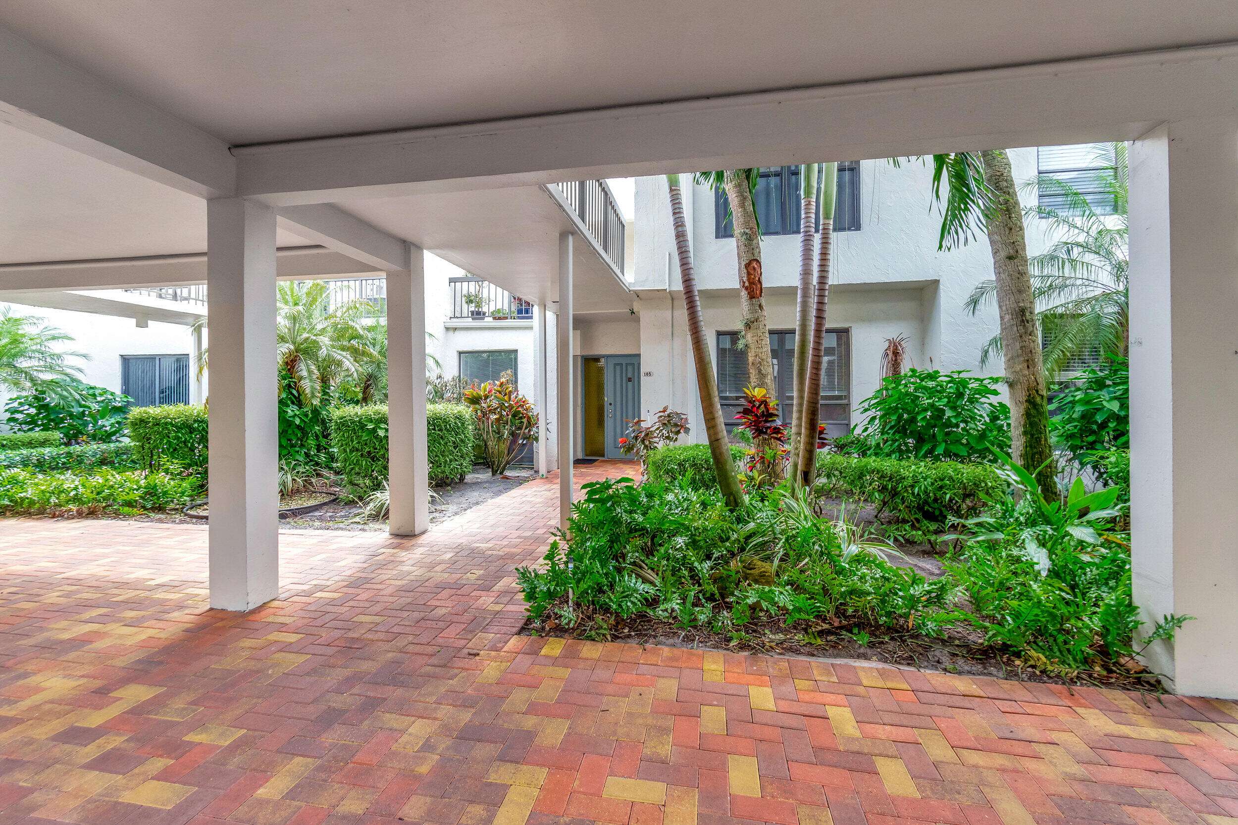 Delray Beach, FL 33445,830 Greensward CT 105-H